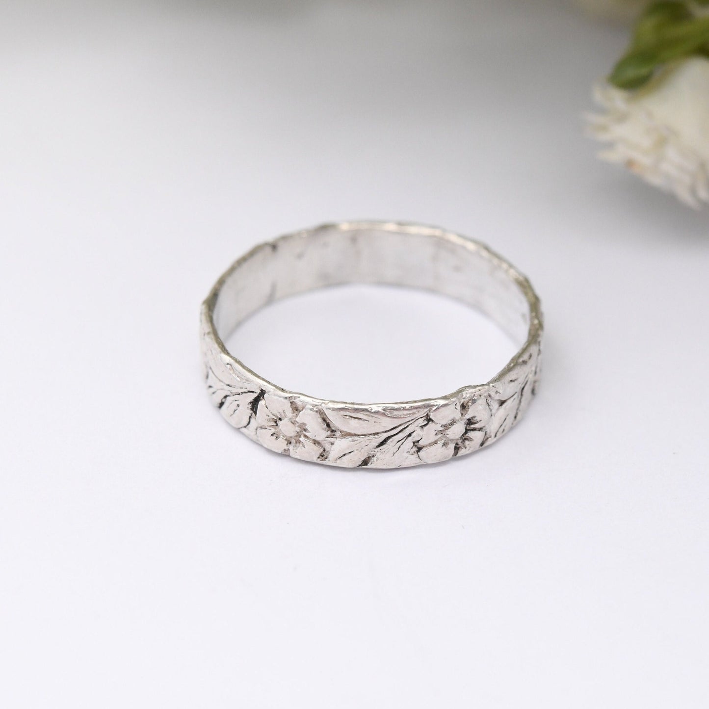 Vintage Silver Flower Band Ring - Floral Leaf Design | Unusual Unisex | UK Size - M 1/2 | US Size - 6 1/2