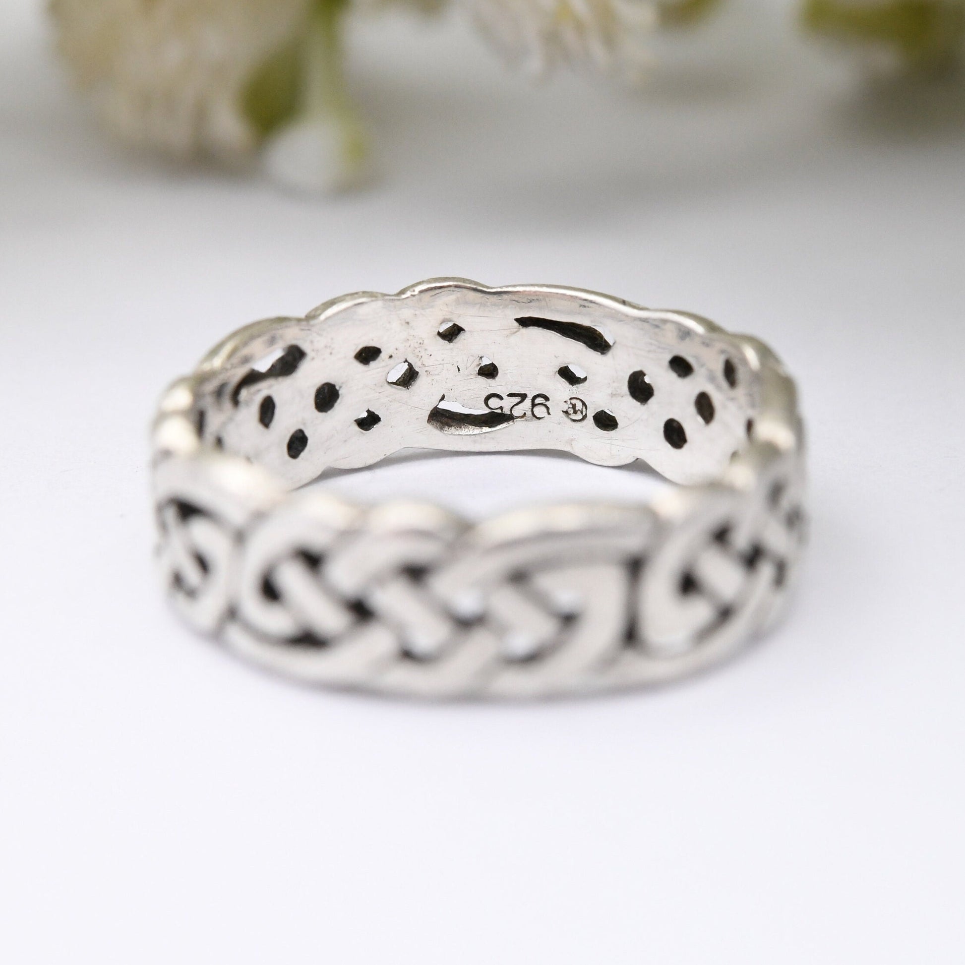 Vintage Sterling Silver Celtic Knot Ring - Openwork Woven Knotted Band | Unisex Minimalist Jewellery | UK Size - K | US Size - 5 1/4