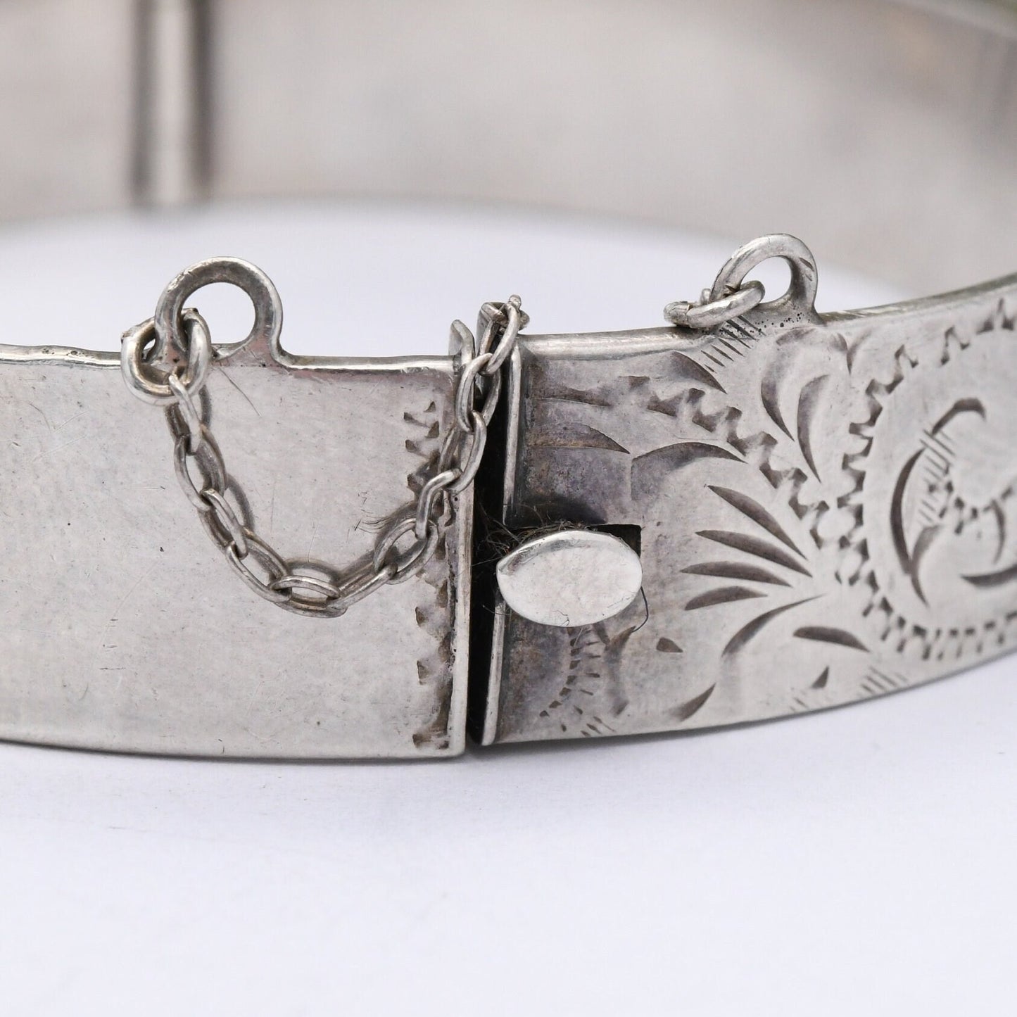 Vintage Sterling Silver Bangle Bracelet 1976 with Scrolling Design PM - Floral Chunky Silver Jewellery | with Safety Chain