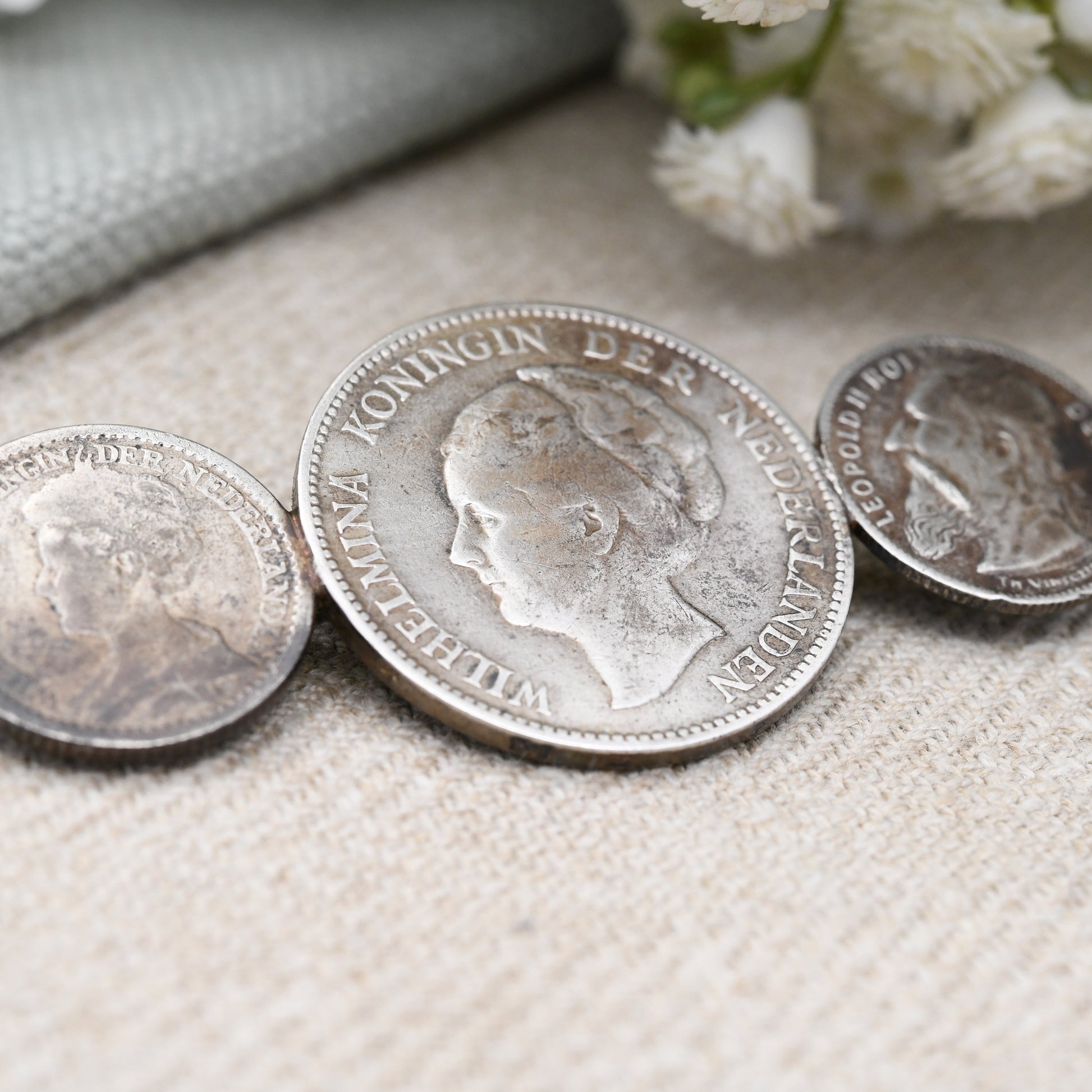 Antique Silver Coin Brooch Three Graduating Size - 1923 Wilhelmina Koningin 1 Gulden 1919 25 Cents 1909 Leopold II 25 Cents Belgium