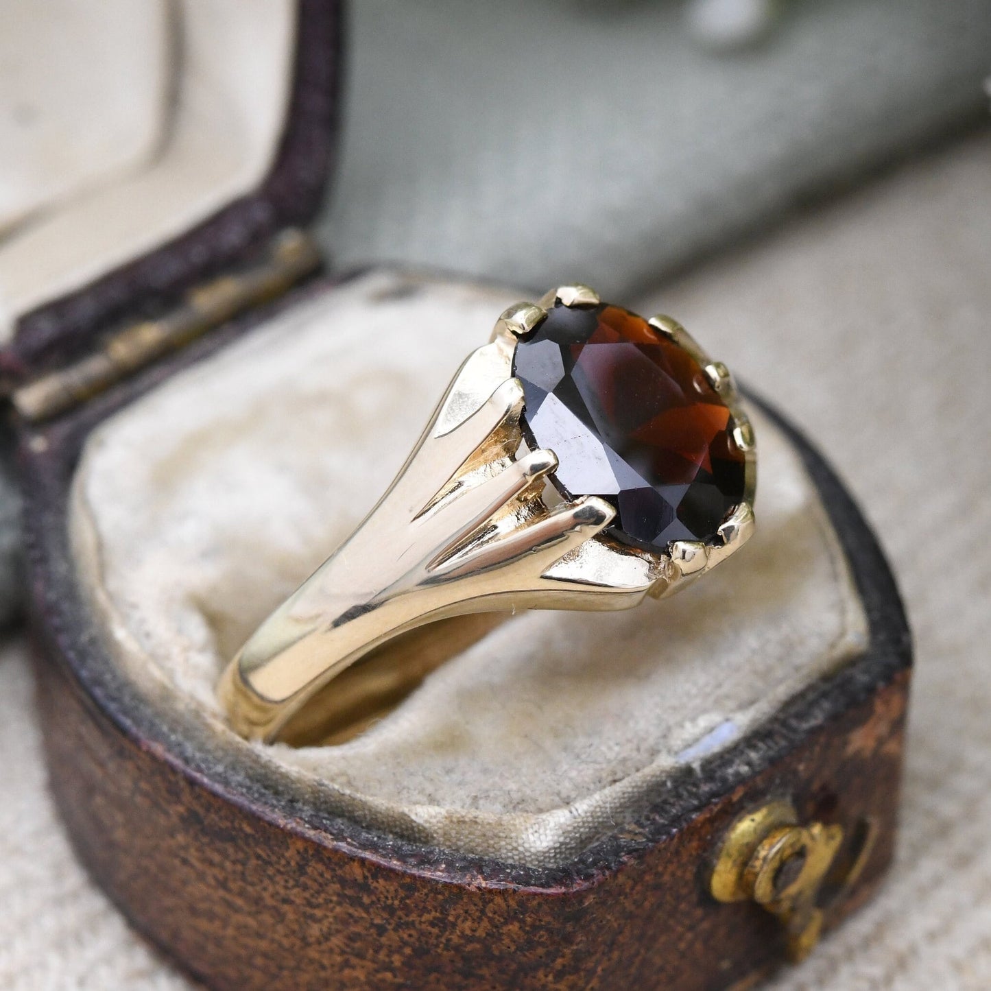 Vintage 9ct Gold Garnet Signet Ring - Statement Large Unisex Gold Jewellery | UK Size - T 1/2 | US Size - 9 3/4