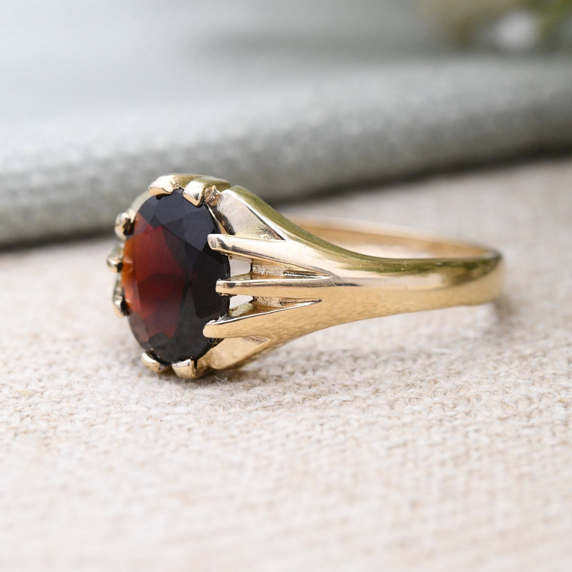 Vintage 9ct Gold Garnet Signet Ring - Statement Large Unisex Gold Jewellery | UK Size - T 1/2 | US Size - 9 3/4