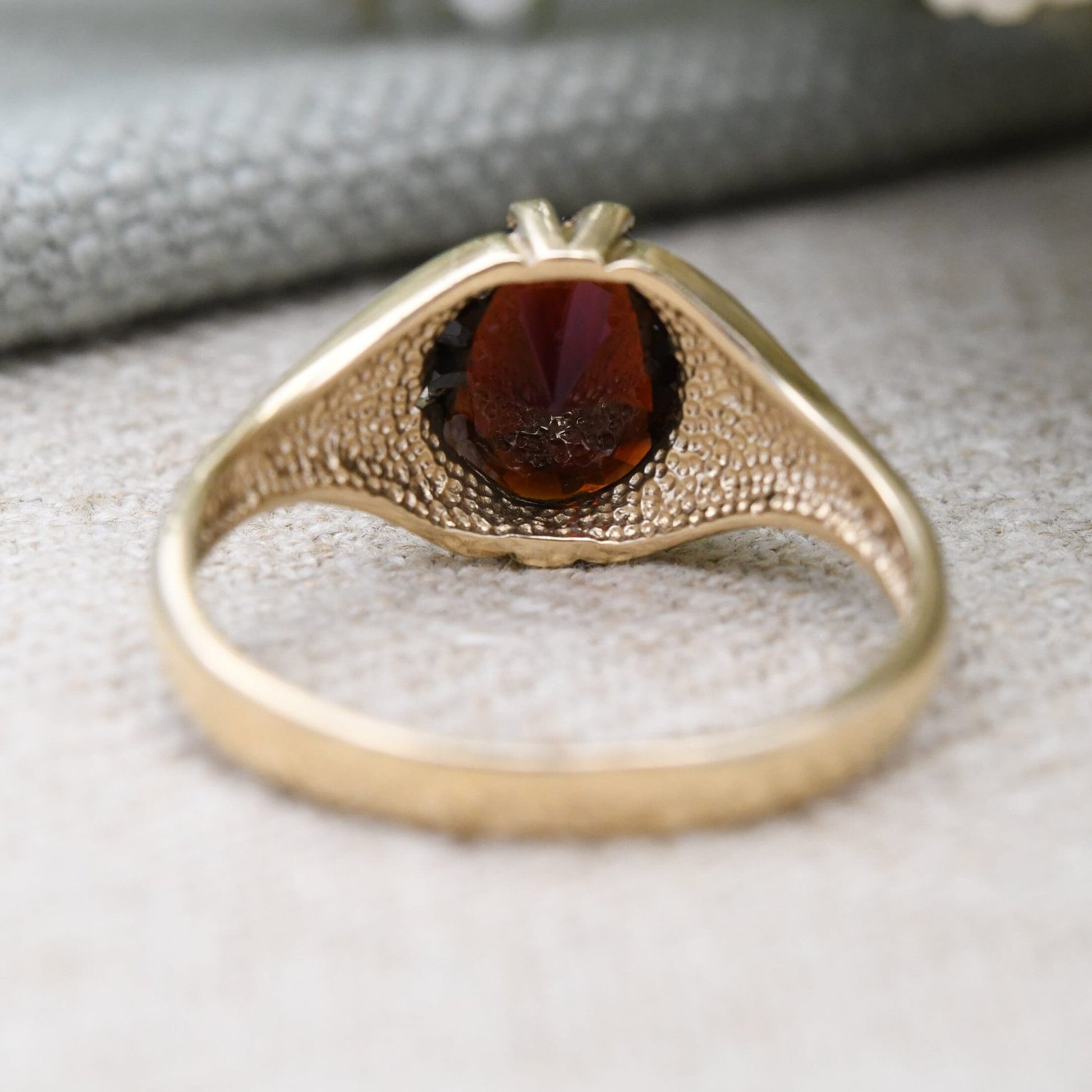 Vintage 9ct Gold Garnet Signet Ring - Statement Large Unisex Gold Jewellery | UK Size - T 1/2 | US Size - 9 3/4