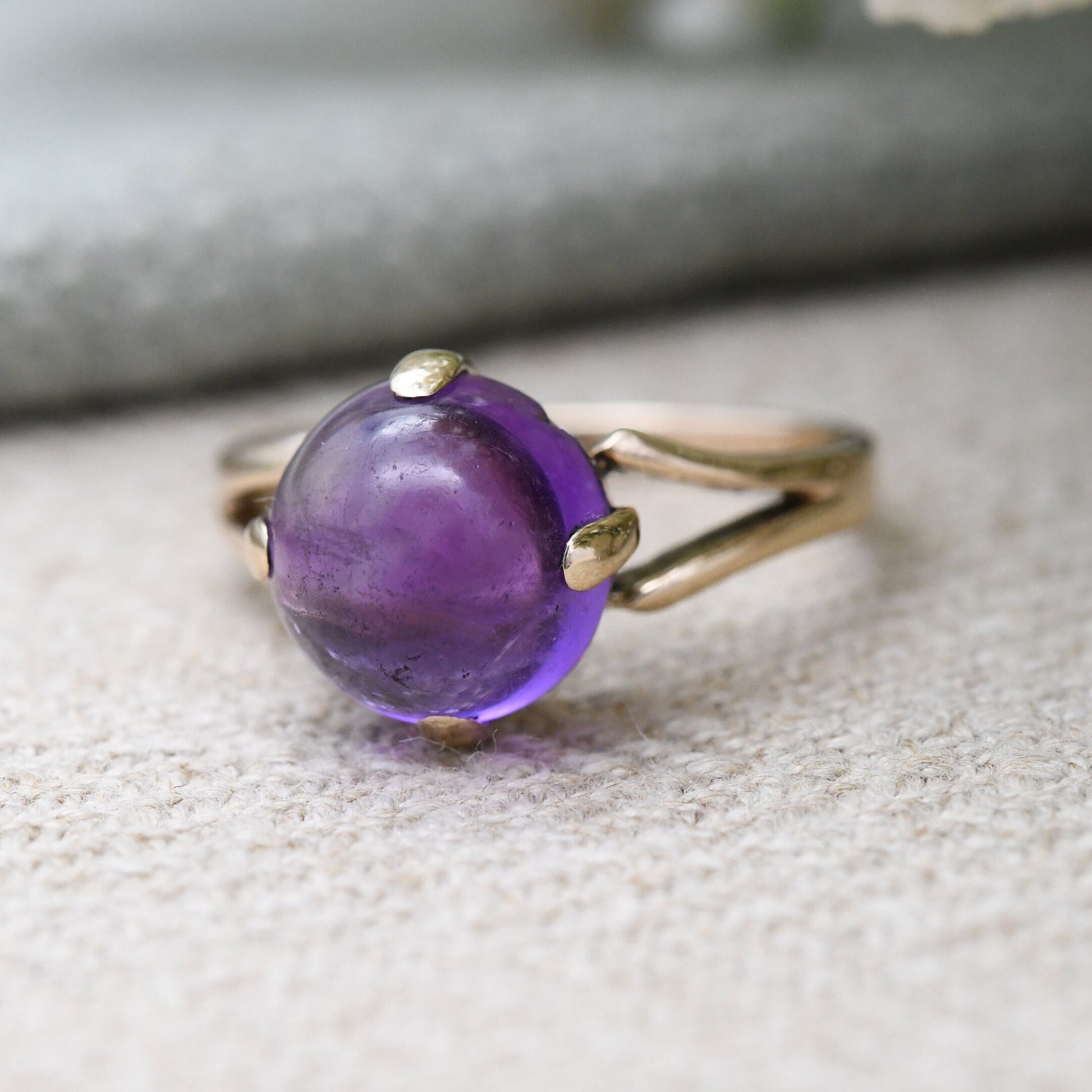 Vintage 9ct Gold Cabochon Amethyst Ring 1970 - Large Purple Stone | by Payton, Pepper & Sons Ltd | UK Size - J 1/2 | US Size - 5