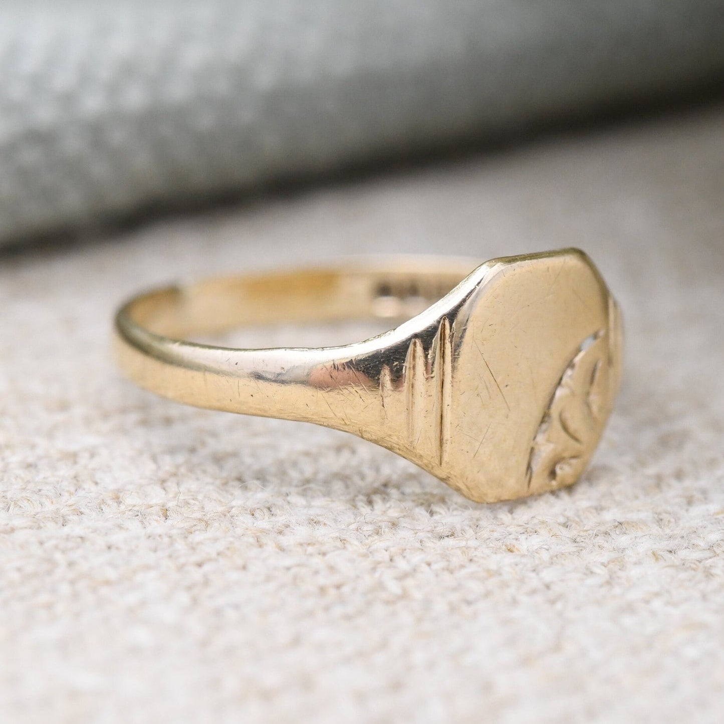 Vintage 9ct Gold Signet Ring 1976 - Small Gold Pinkie Ring | Blank for Engraving | Gift for Him | UK Size - K 1/2 | US Size - 5 1/2