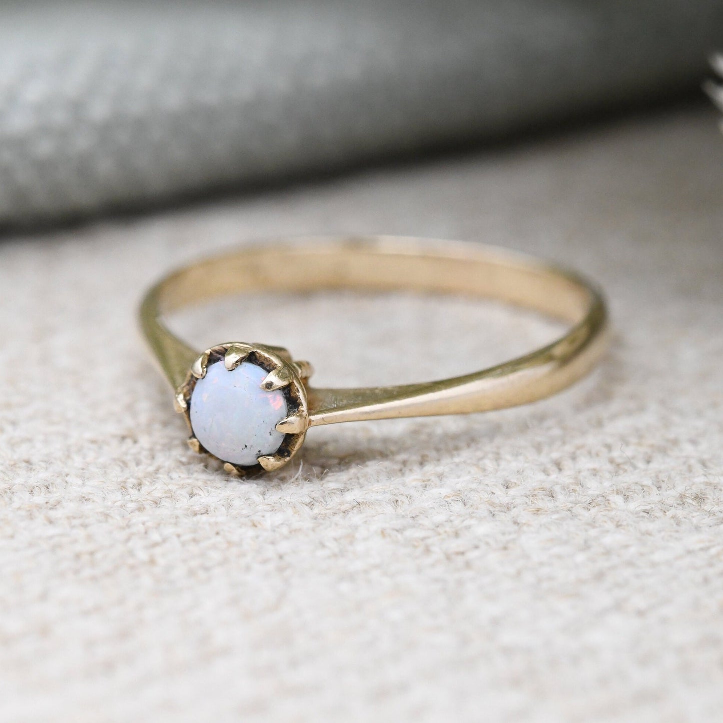 Vintage 9ct Gold Opal Ring 1984 - Pretty Solitaire | Stylish 1980s Jewellery | UK Size - M 1/2 | US Size - 6 1/2