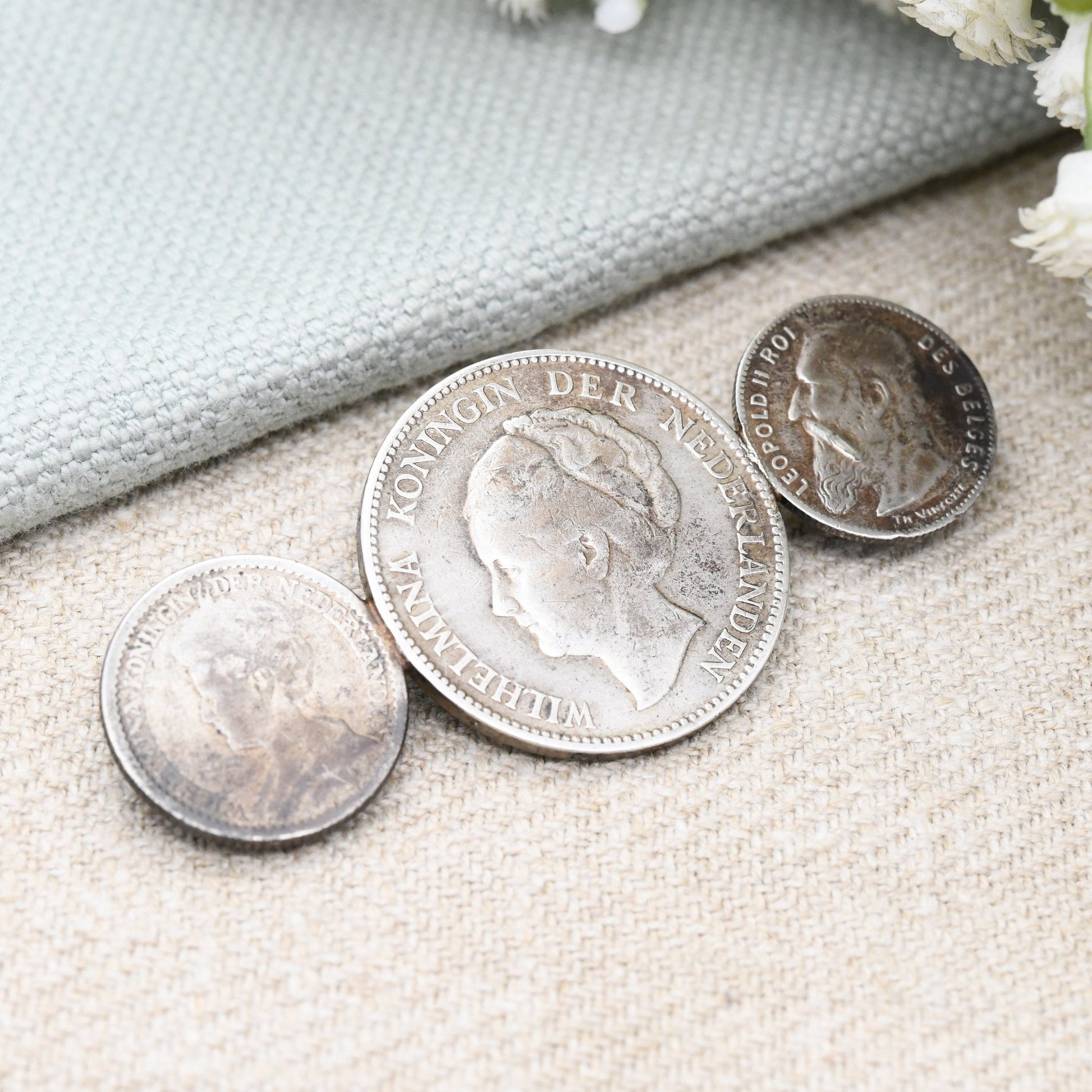 Antique Silver Coin Brooch Three Graduating Size - 1923 Wilhelmina Koningin 1 Gulden 1919 25 Cents 1909 Leopold II 25 Cents Belgium