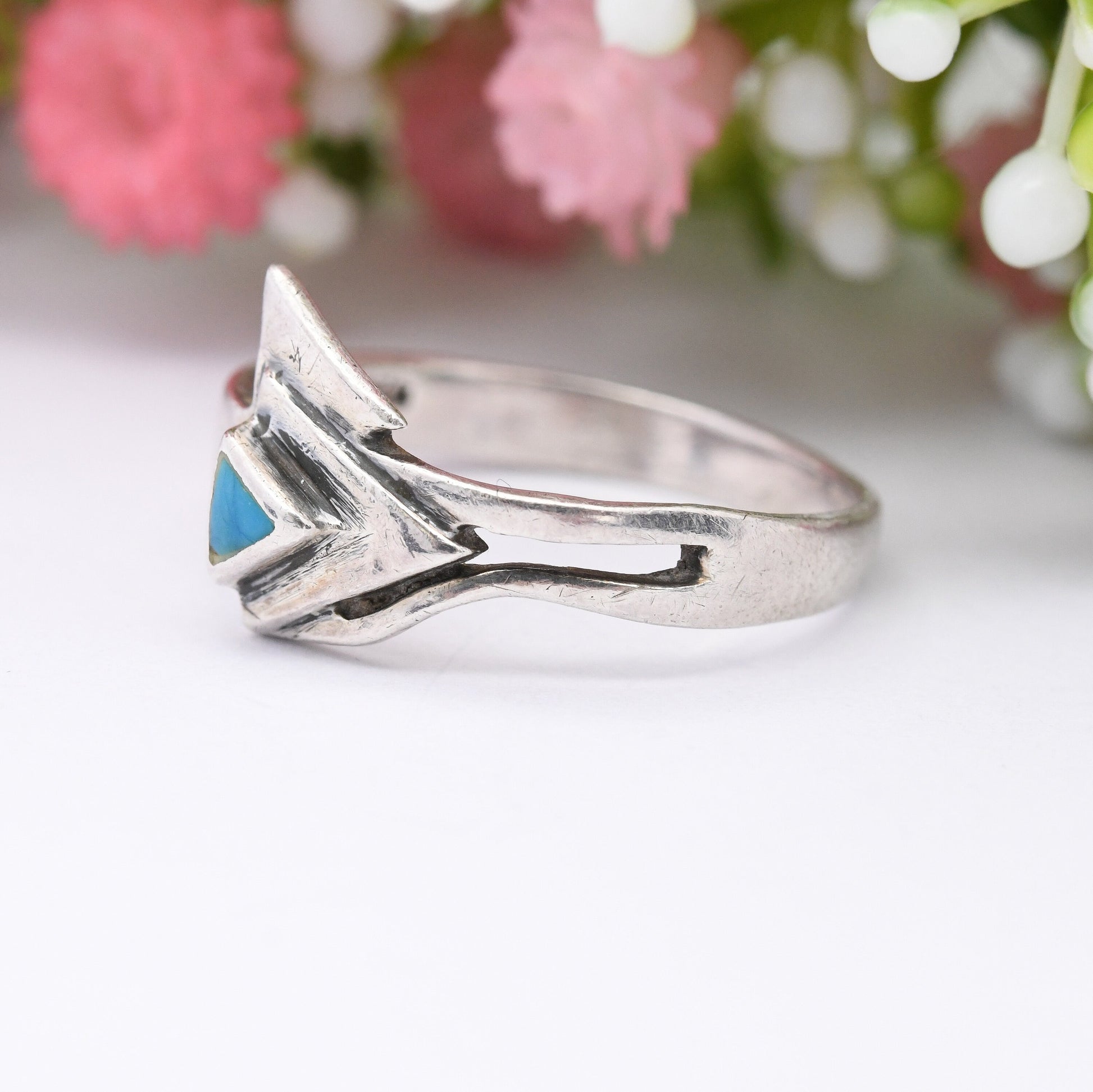 Vintage Sterling Silver Turquoise Ring with Triangle Design - Mid-Century Modernist Arrow Form | UK Size - R | US Size - 8 1/2