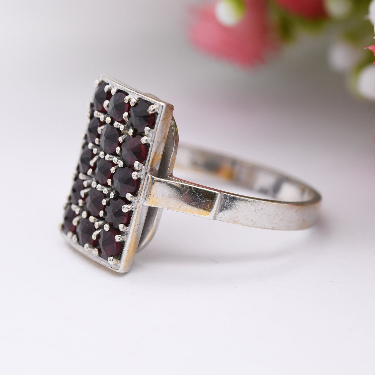 Vintage 19ct White Gold Garnet Ring with Three Rows of Rose Cut Garnet Stones - Pave Set 15 Gemstones | UK Size - O 1/2 | US Size - 7 1/2