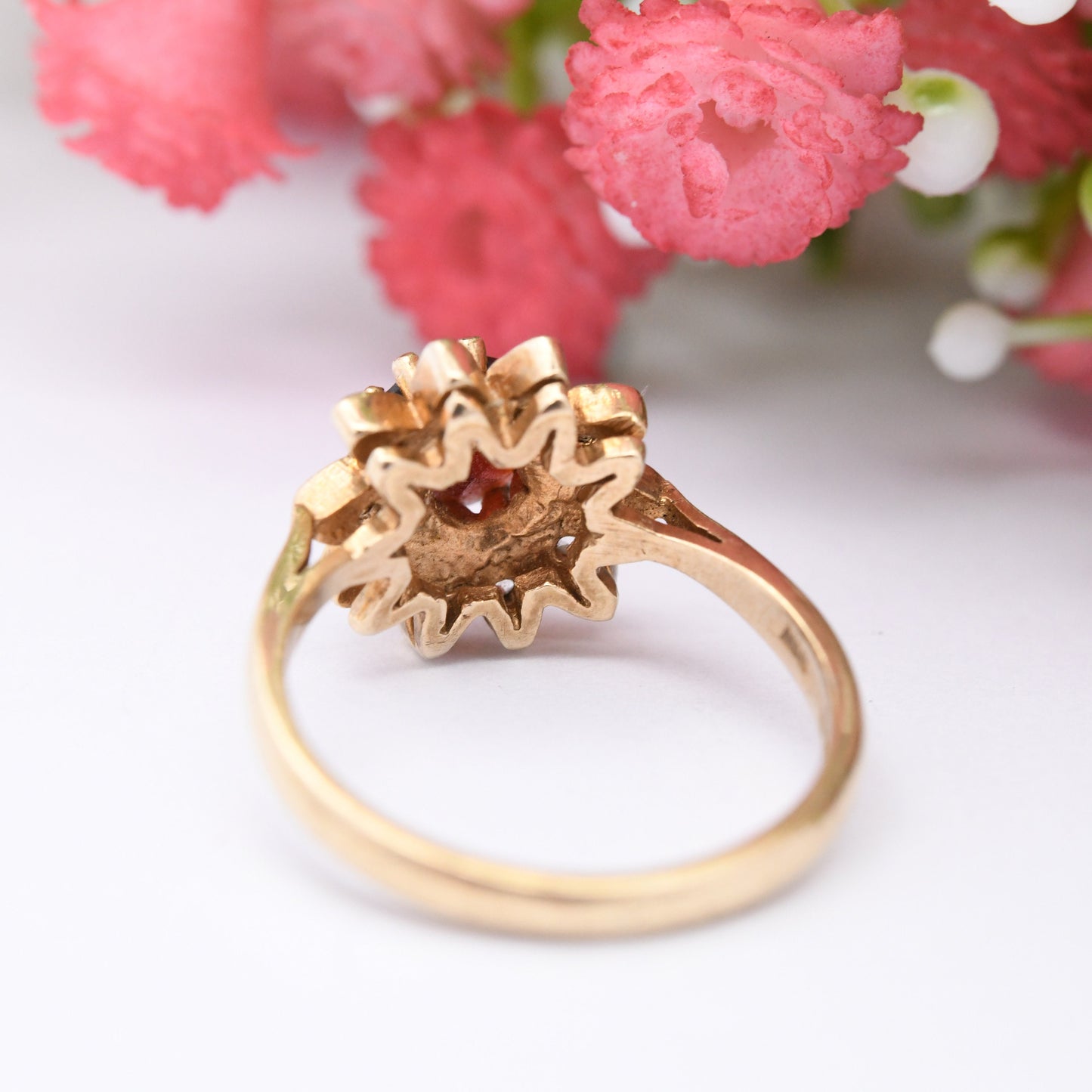 Vintage 9ct Gold Garnet Flower Ring 1969 - Mid-Century Statement Cocktail | UK Size - L | US Size - 5 3/4