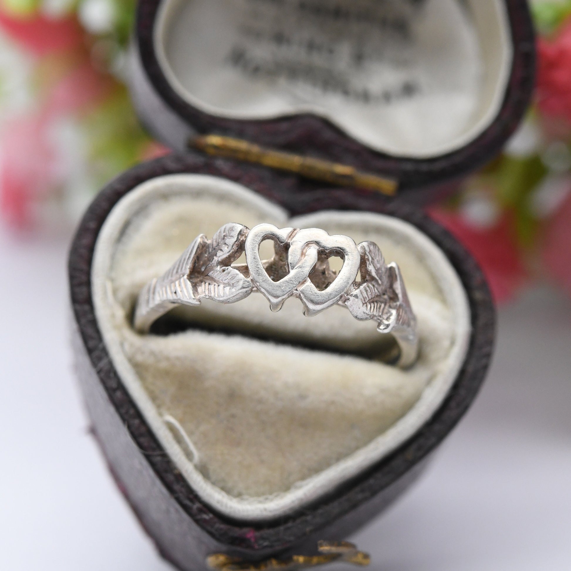 Vintage Sterling Silver Hearts Ring 1982 - Entwined Love Hearts | Leaf Shoulders | UK Size - N 1/2 | US - 7