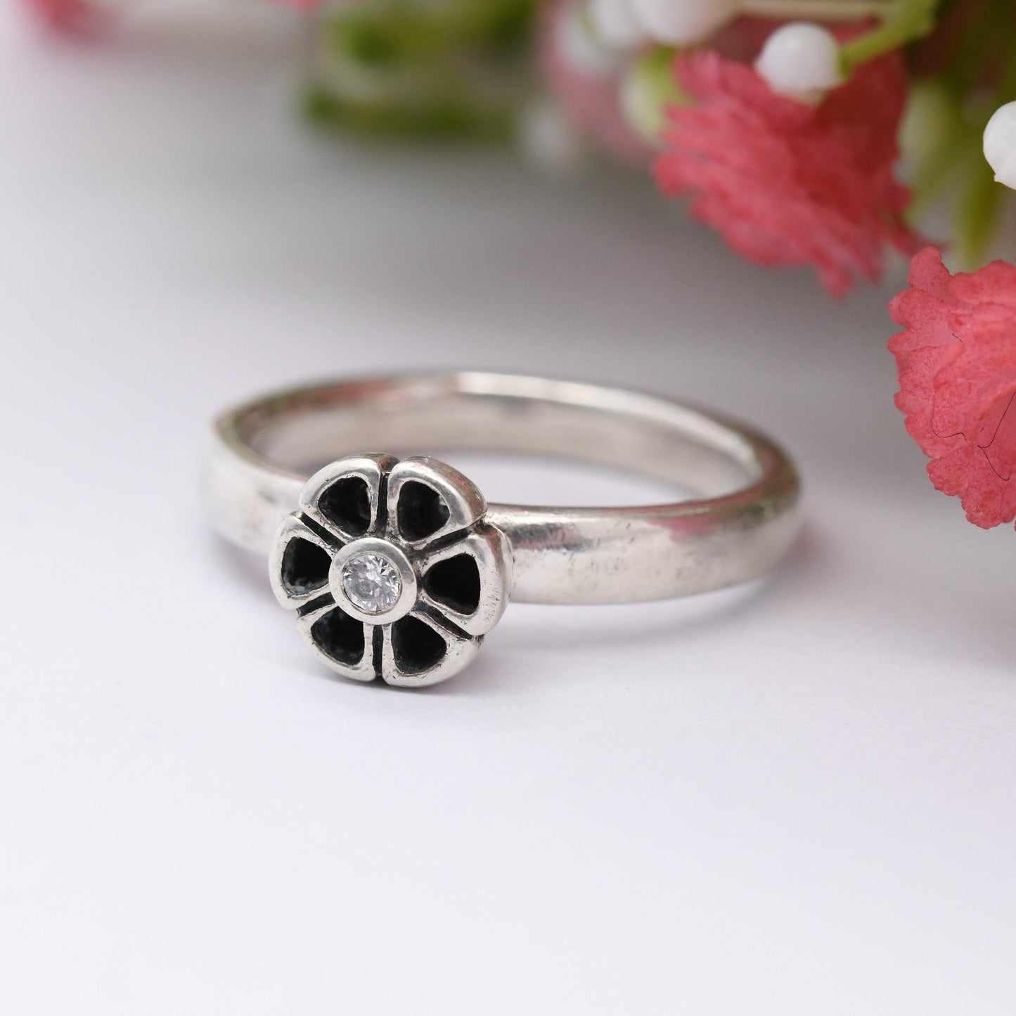 Pandora Sterling Silver Flower Cubic Zirconia Solitaire Ring - Minimal Everyday Silver | UK Size - P | US Size - 7 1/2