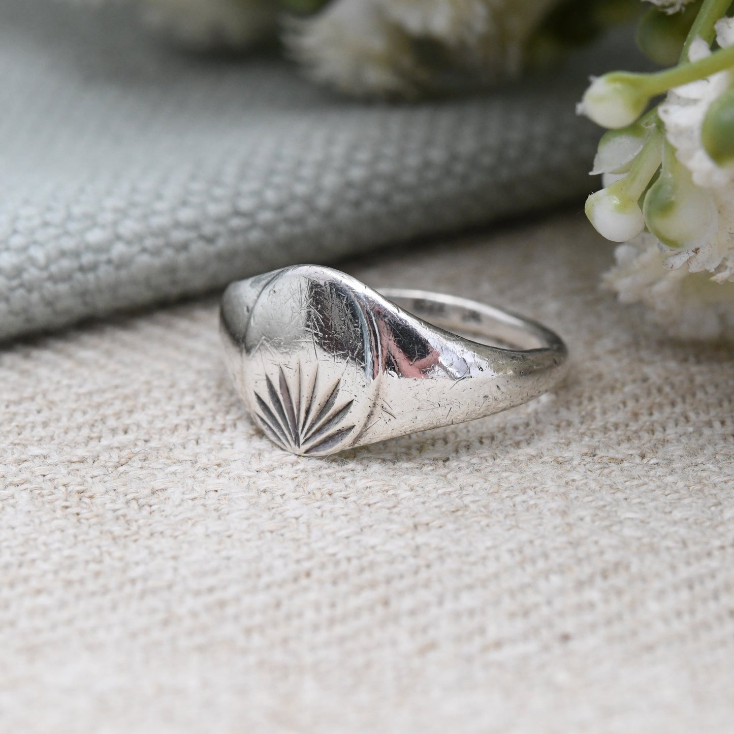 Vintage Sterling Silver Signet Ring with Minimal Diamond Cut Leaf Design - Unisex Everyday Silver | UK Size - M 1/2 | US Size - 6 1/2