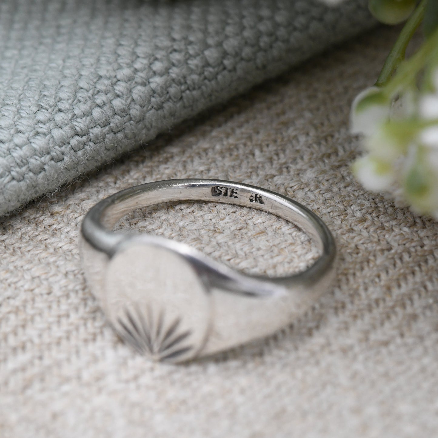 Vintage Sterling Silver Signet Ring with Minimal Diamond Cut Leaf Design - Unisex Everyday Silver | UK Size - M 1/2 | US Size - 6 1/2