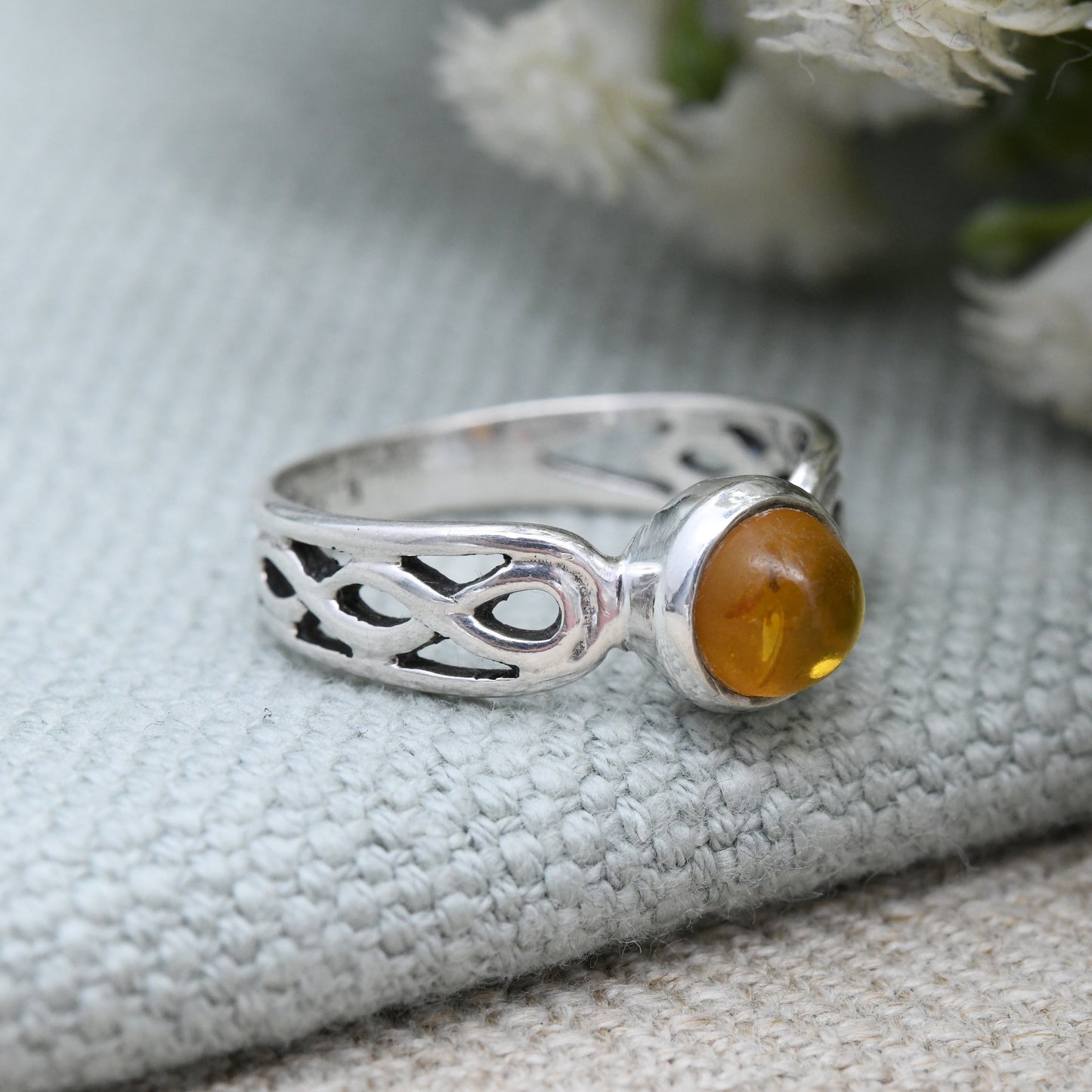 Vintage Sterling Silver Amber Ring with Celtic Knot Shoulders by Kit Heath 1990s - Pretty Twist Solitaire | UK Size - O | US Size - 7