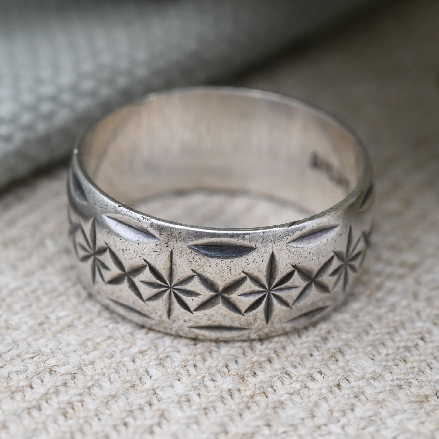 Vintage Sterling Silver Band Ring with Diamond Cut Star Design - Unisex Textured Silver | UK Size - P | US Size - 7 1/2