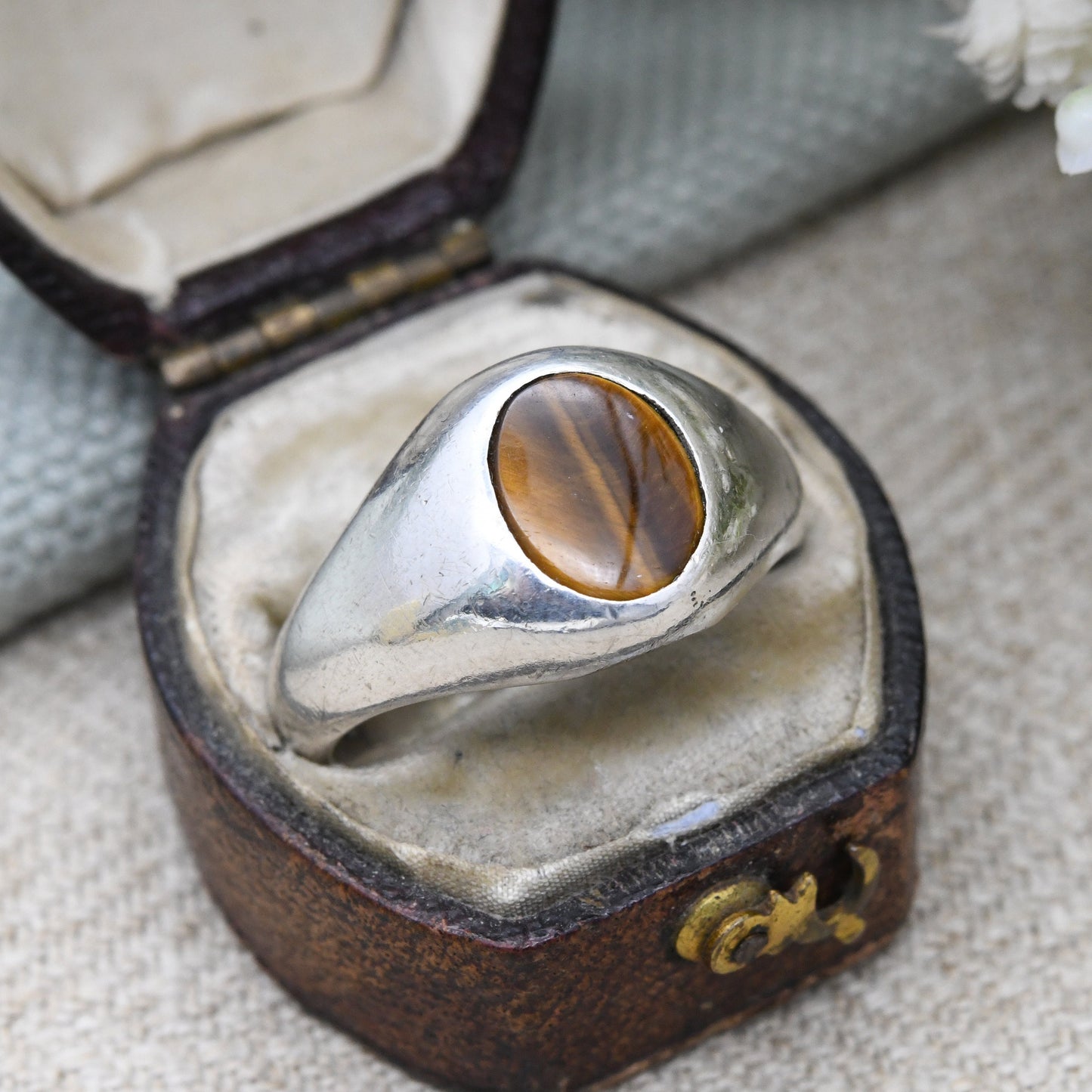 Vintage Sterling Silver Tiger's Eye Signet Ring 1994 by Exchange Findings Ltd - Chunky Silver Unisex Signet | UK Size - T | US Size - 9 1/2