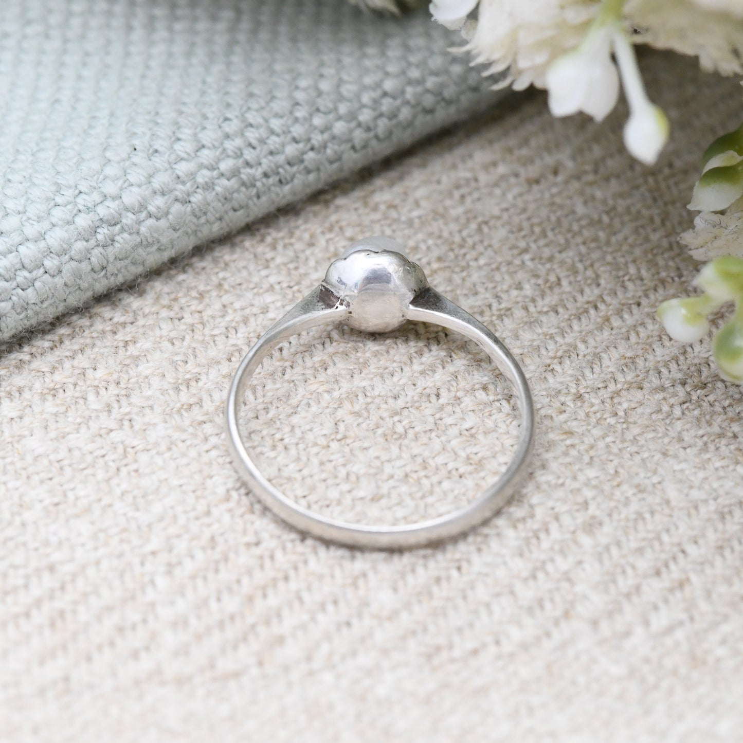 Vintage Sterling Silver Mother of Pearl Ring - Minimal Everyday Silver Jewellery | Pretty Gift Ring | UK Size - N | US Size - 6 3/4