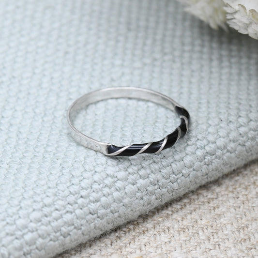 Vintage Spanish Silver Black Enamel Twisted Band Ring - Dainty Pinkie Ring | UK Size - I 1/2 | US Size - 4 1/2