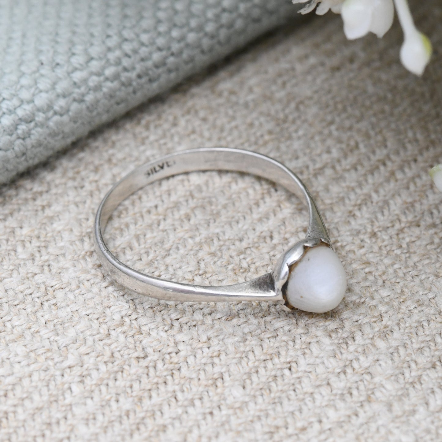 Vintage Sterling Silver Mother of Pearl Ring - Minimal Everyday Silver Jewellery | Pretty Gift Ring | UK Size - N | US Size - 6 3/4