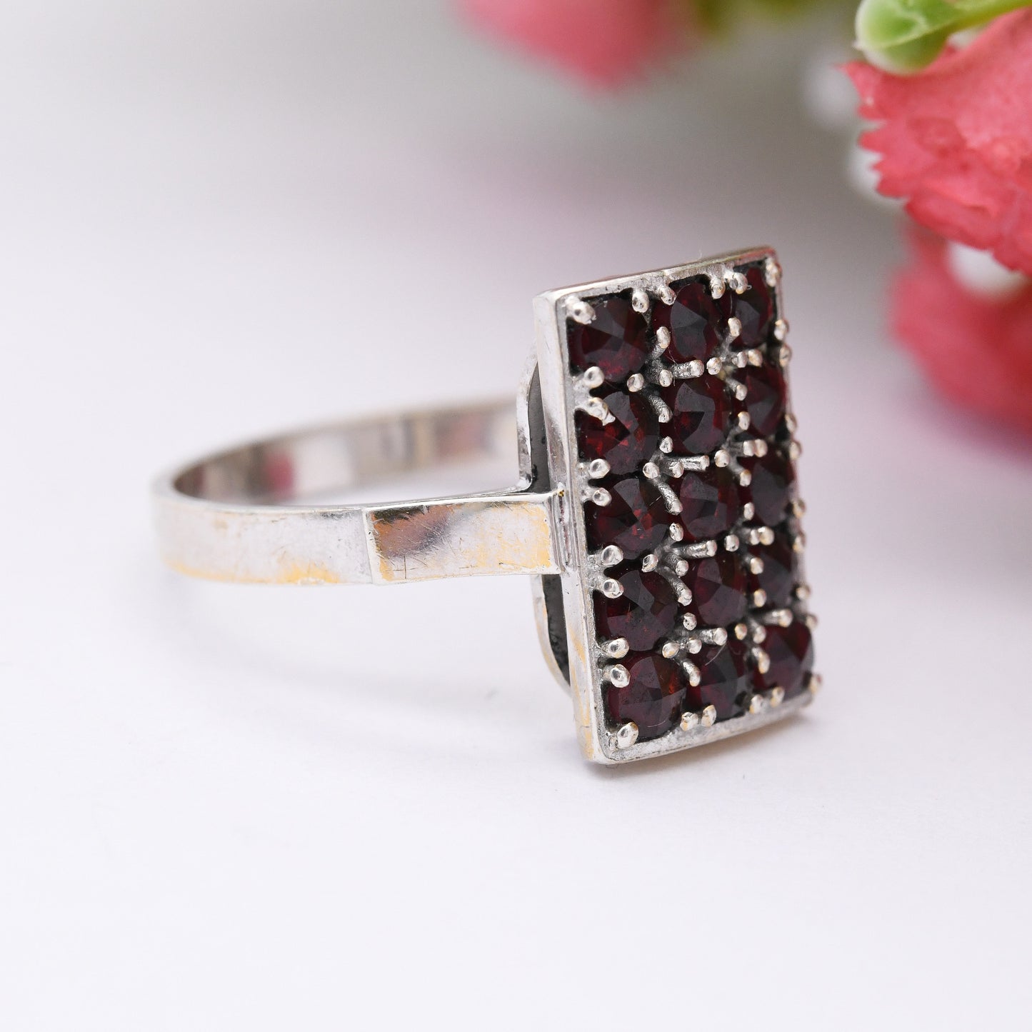 Vintage 19ct White Gold Garnet Ring with Three Rows of Rose Cut Garnet Stones - Pave Set 15 Gemstones | UK Size - O 1/2 | US Size - 7 1/2