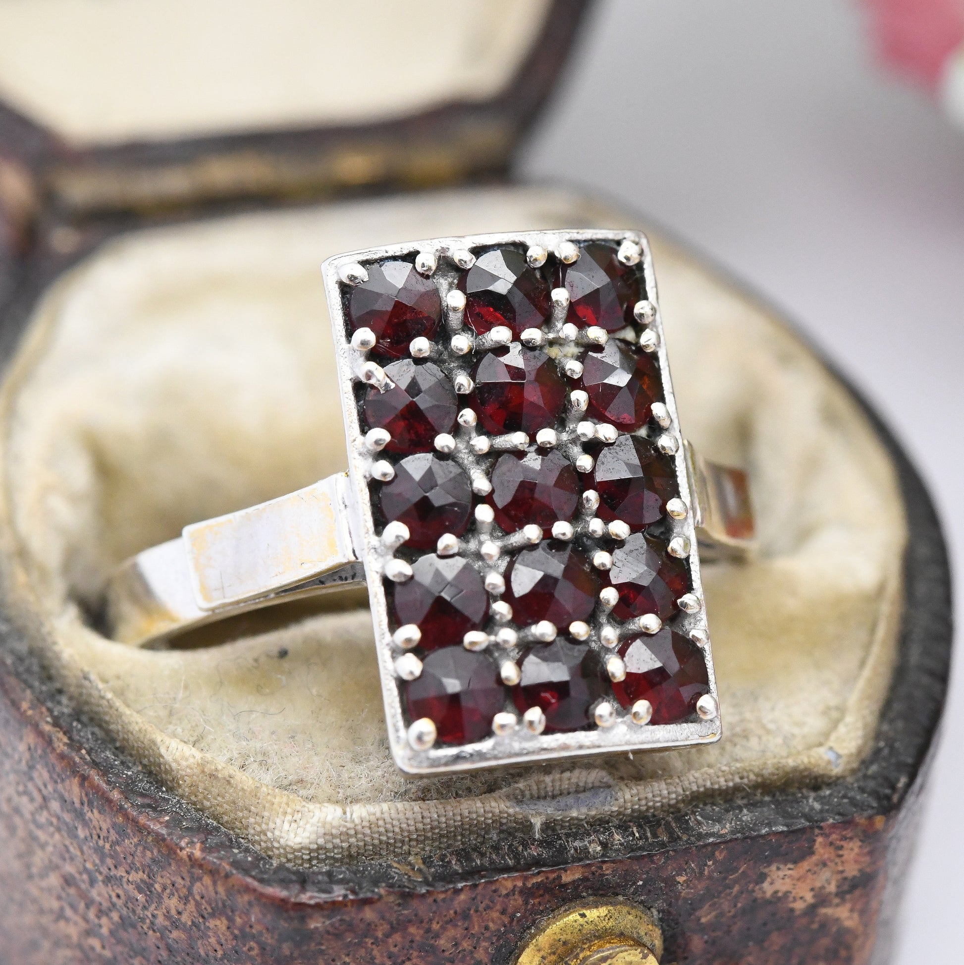 Vintage 19ct White Gold Garnet Ring with Three Rows of Rose Cut Garnet Stones - Pave Set 15 Gemstones | UK Size - O 1/2 | US Size - 7 1/2