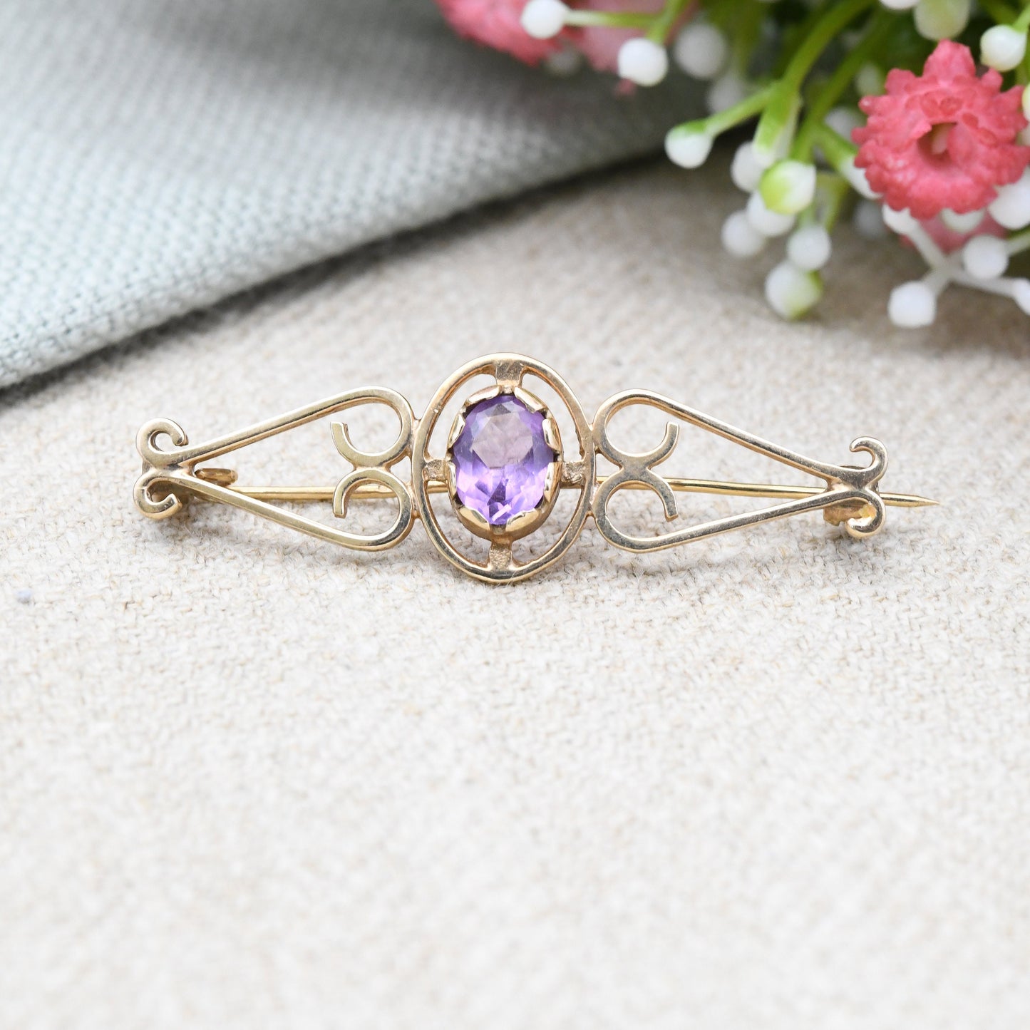 Vintage 9ct Gold Amethyst Brooch - Large Faceted Purple Gemstone Solitaire | Pretty Gift Brooch Pin | Love Heart Design