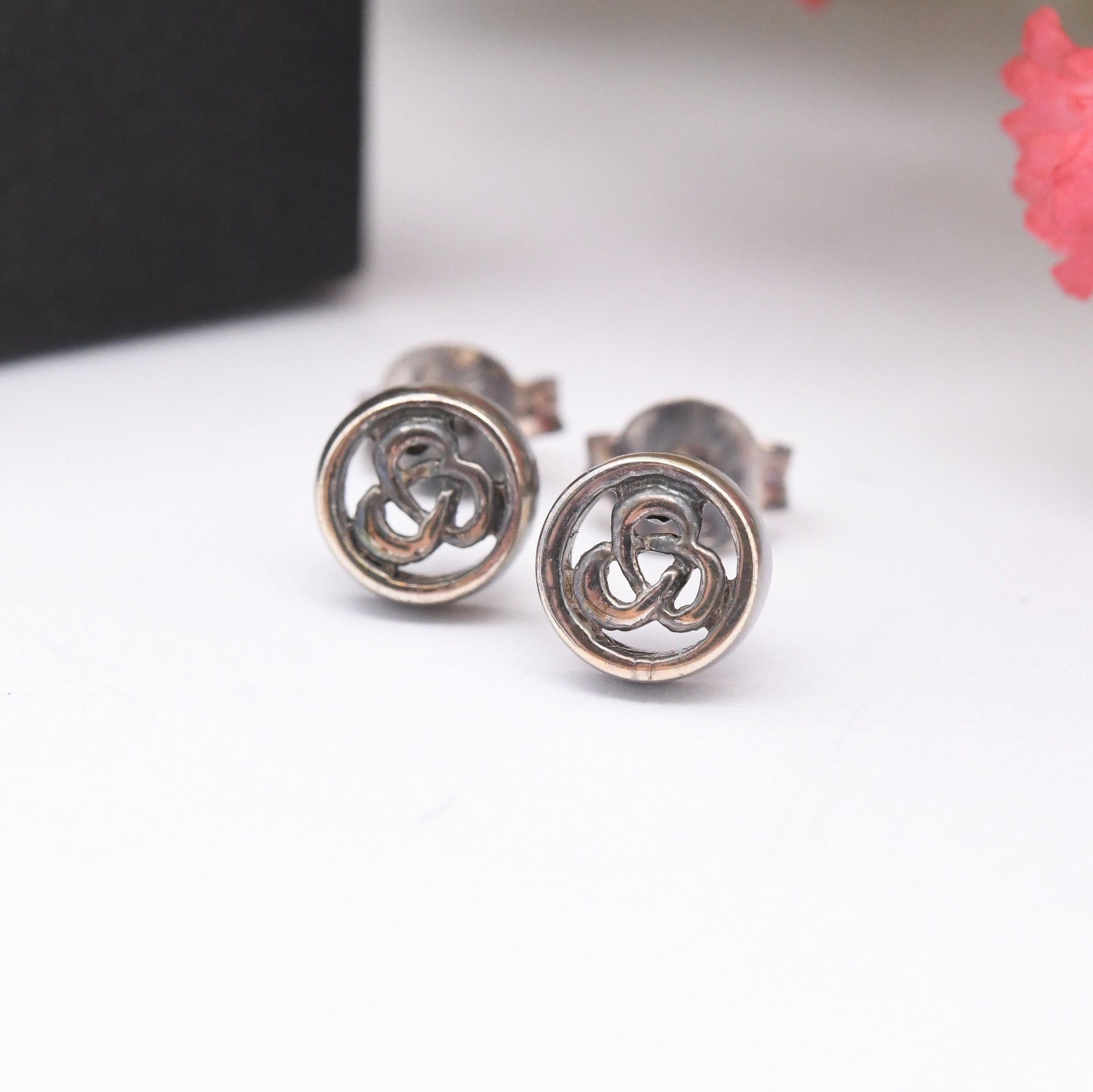 Vintage Sterling Silver Celtic Knot Stud Earrings - Openwork Circle Triquetra Design | Scottish Trefoil in a Mackintosh Box | Gift for Her