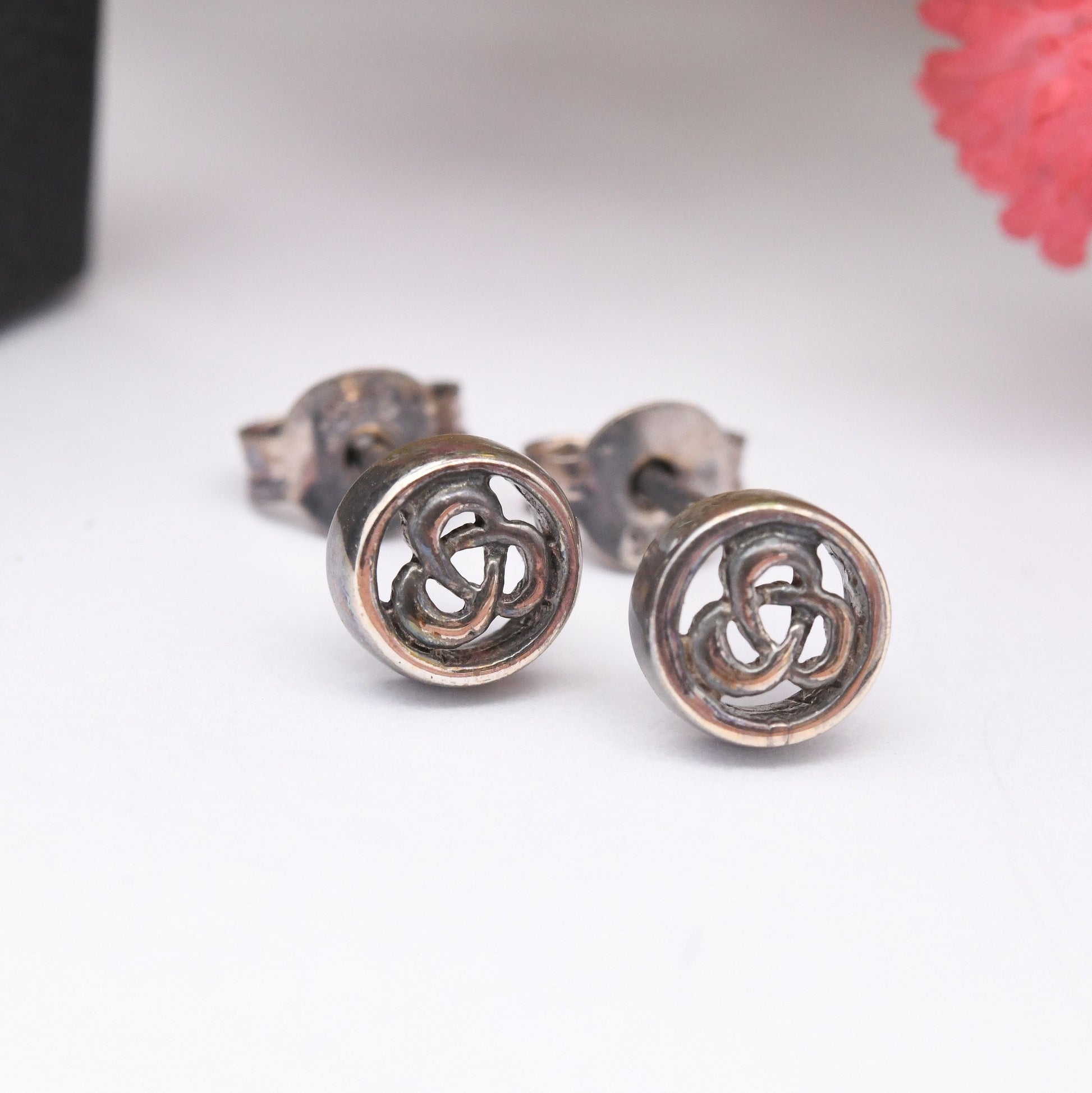 Vintage Sterling Silver Celtic Knot Stud Earrings - Openwork Circle Triquetra Design | Scottish Trefoil in a Mackintosh Box | Gift for Her