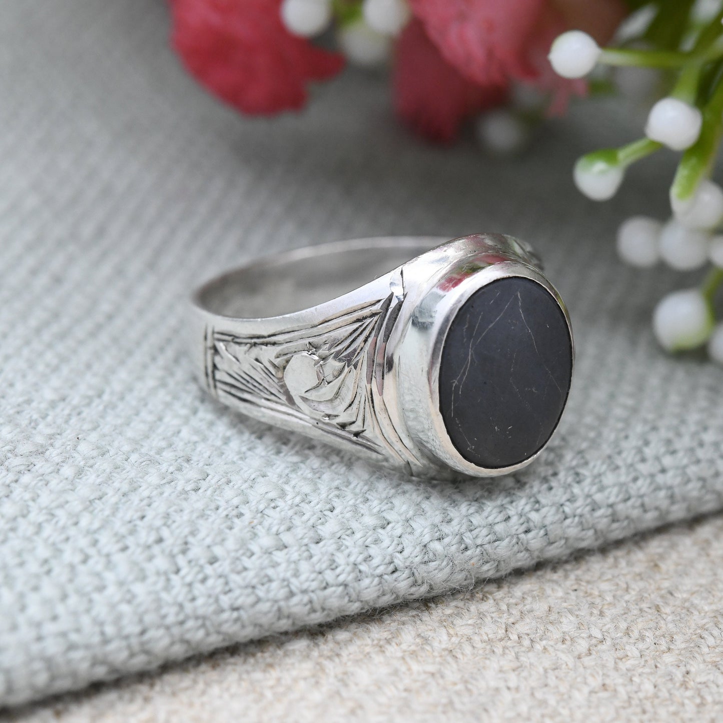 Vintage Silver Black Stone Signet Ring - Unusual Chunky Unisex Signet with Hand Engraved Pattern | UK Size - S | US Size - 9