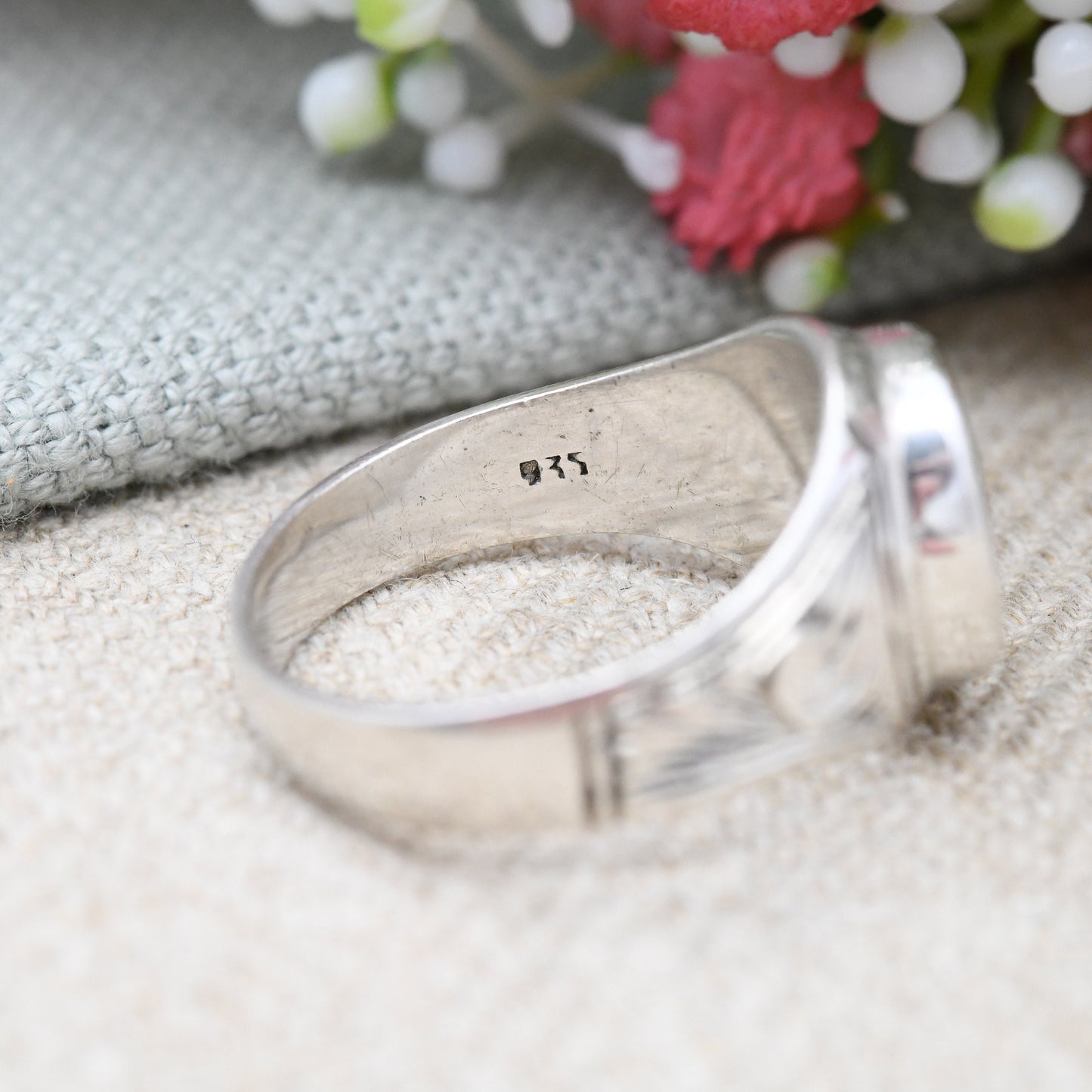 Vintage Silver Black Stone Signet Ring - Unusual Chunky Unisex Signet with Hand Engraved Pattern | UK Size - S | US Size - 9