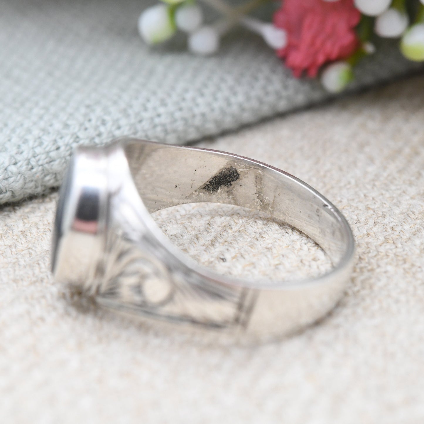 Vintage Silver Black Stone Signet Ring - Unusual Chunky Unisex Signet with Hand Engraved Pattern | UK Size - S | US Size - 9