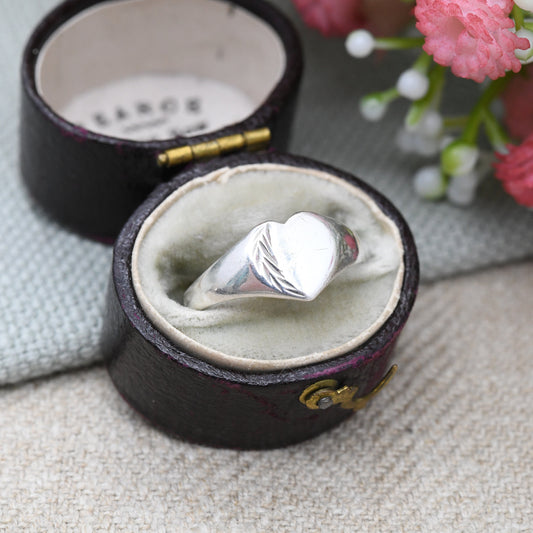 Vintage Sterling Silver Heart Signet Ring - Minimal Silver Love Heart Jewellery | Everyday Pinkie Ring | UK Size - M 1/2 | US Size - 6 1/2