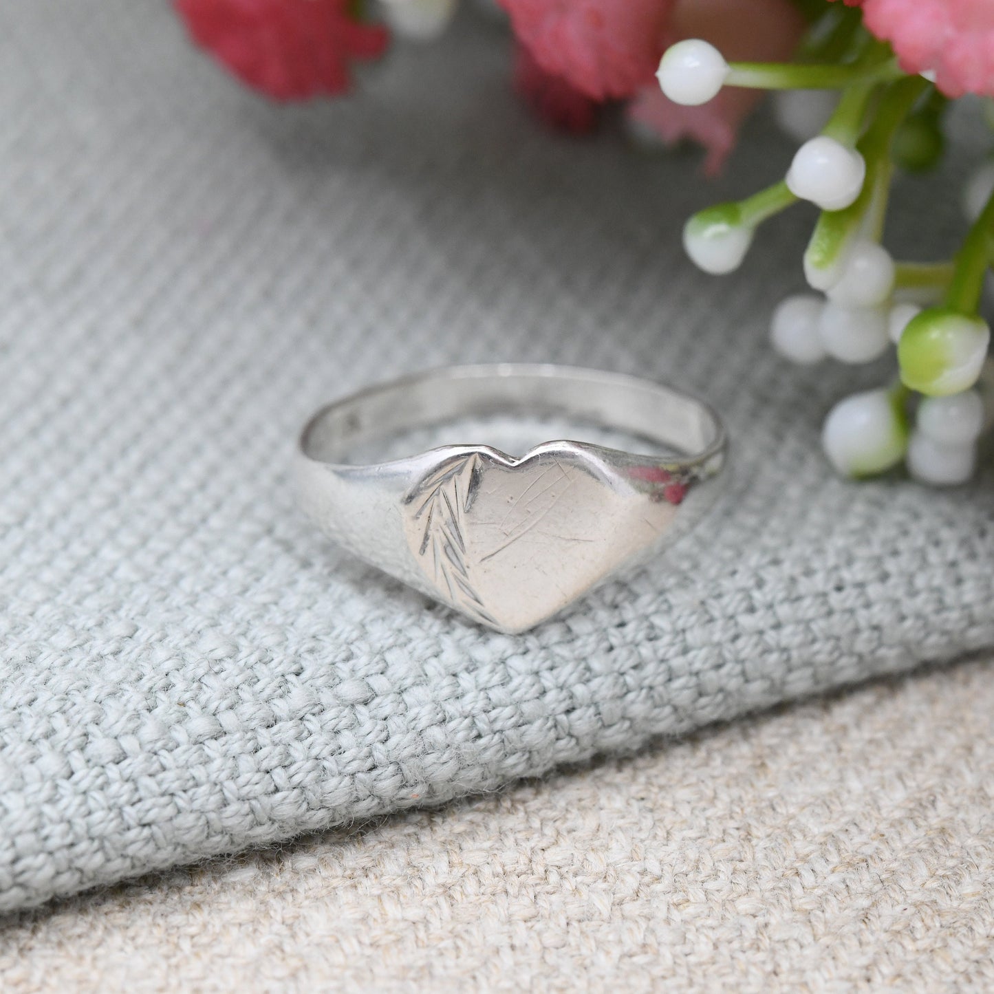 Vintage Sterling Silver Heart Signet Ring - Minimal Silver Love Heart Jewellery | Everyday Pinkie Ring | UK Size - M 1/2 | US Size - 6 1/2