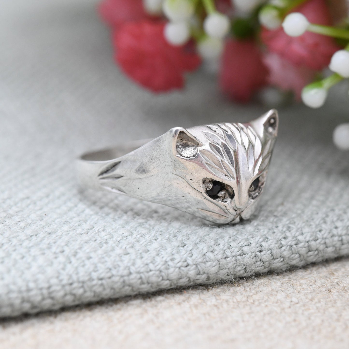 Vintage Sterling Silver Cat Face Ring Sapphire Eyes - Novelty Textured Animal Jewellery Cute Gift | Size UK Size - U 1/2 | US Size - 10 1/4