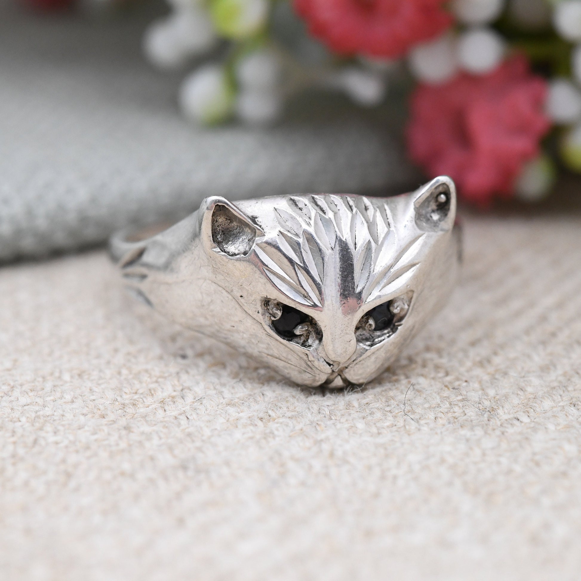 Vintage Sterling Silver Cat Face Ring Sapphire Eyes - Novelty Textured Animal Jewellery Cute Gift | Size UK Size - U 1/2 | US Size - 10 1/4