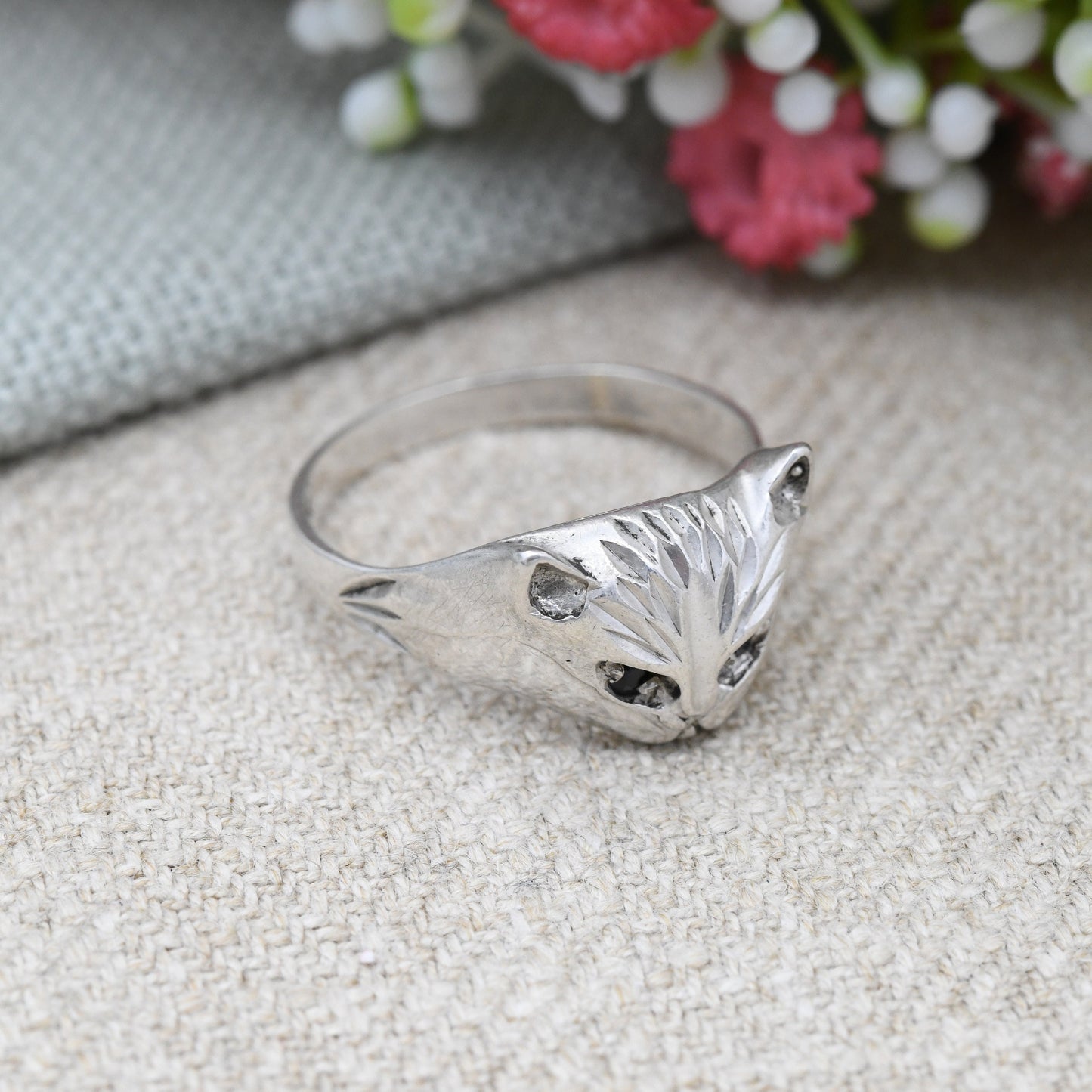 Vintage Sterling Silver Cat Face Ring Sapphire Eyes - Novelty Textured Animal Jewellery Cute Gift | Size UK Size - U 1/2 | US Size - 10 1/4