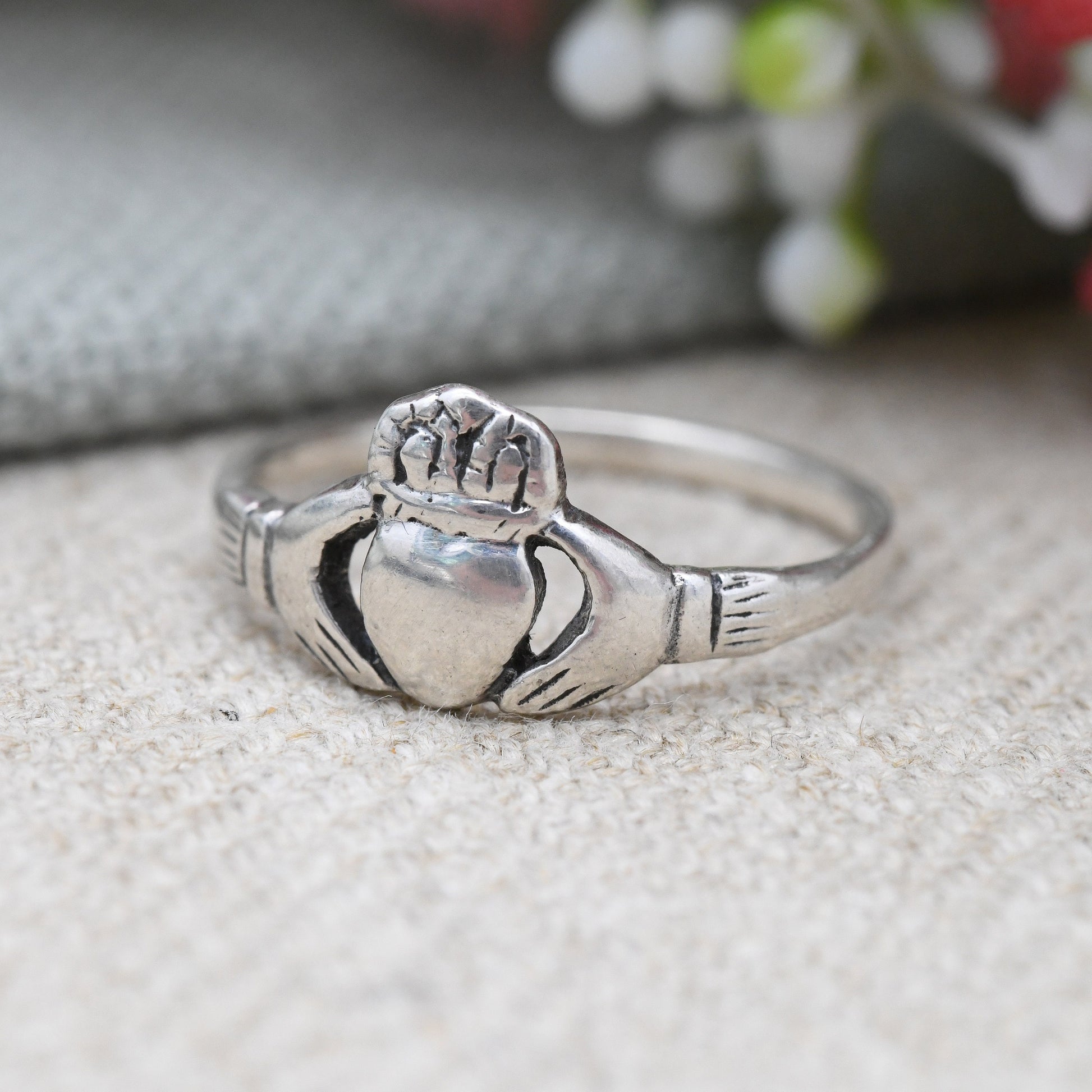 Vintage Sterling Silver Claddagh Ring - Hands Holding Heart with Crown Ring | Irish Love Loyalty Friendship | UK Size - O 1/2 | US - 7 1/2