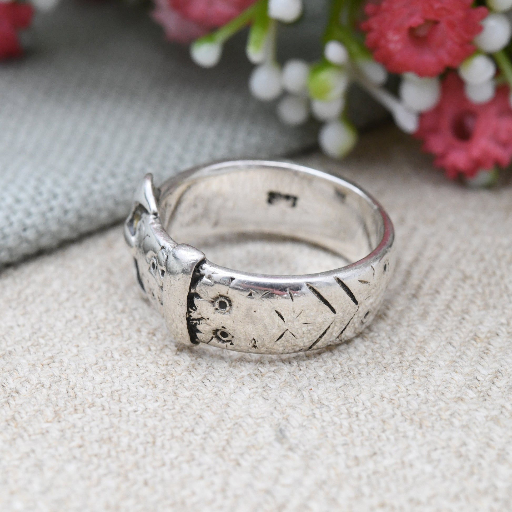 Vintage Sterling Silver Buckle Ring 1976 - Mid-Century Victorian Unisex Large Belt Chunky Flower Pattern | UK Size - S 1/2 | US Size - 9 1/2