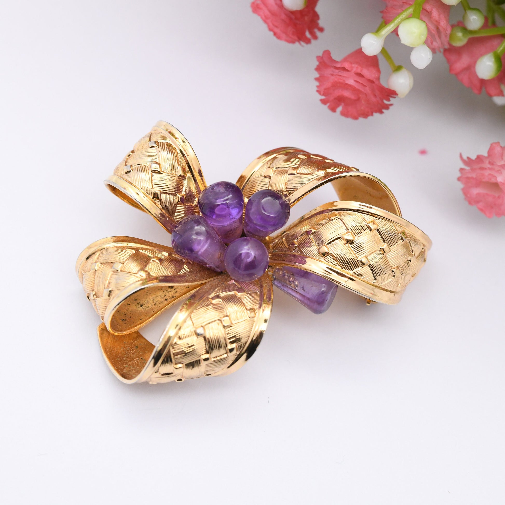 Vintage Grosse Ribbon Brooch with Amethyst Cluster 1968 German Designers - Textured Mid-Century Gold Plated