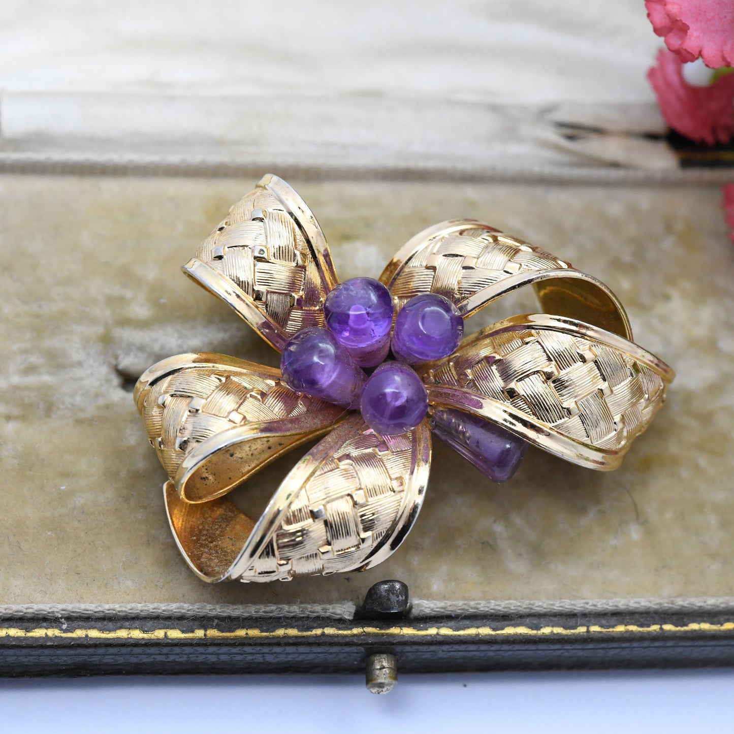 Vintage Grosse Ribbon Brooch with Amethyst Cluster 1968 German Designers - Textured Mid-Century Gold Plated