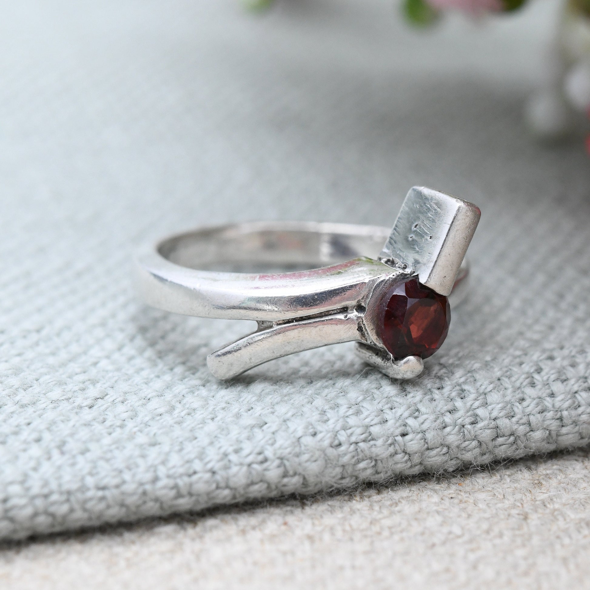 Vintage Sterling Silver Garnet Solitaire Ring with Quirky Studio Shape - Unusual Red Stone Ring | UK Size - P | US Size - 7 3/4