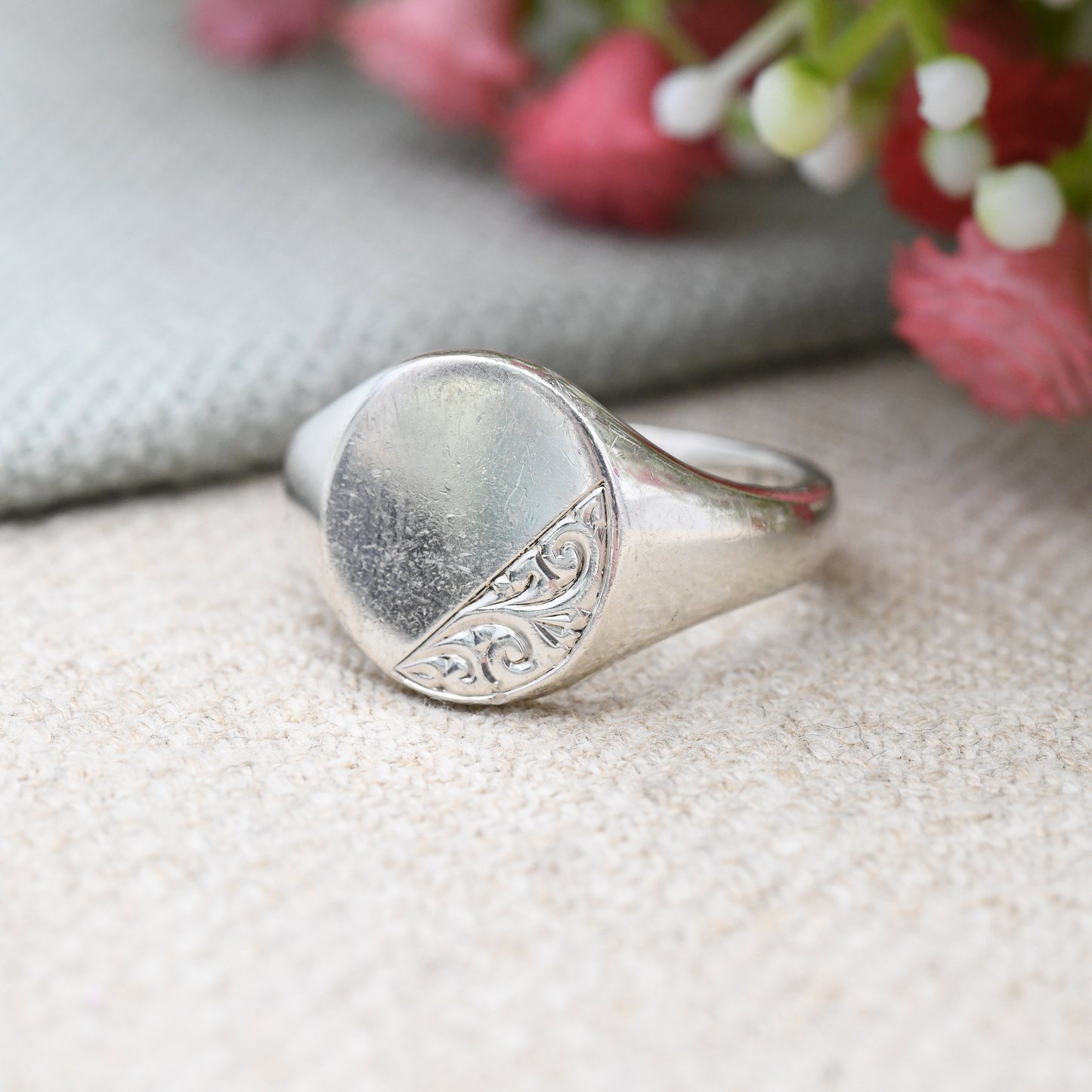 Vintage Sterling Silver Signet Ring with Engraved Scrolling Design - Large Chunky Unisex Everyday Silver | UK Size - S 1/2 | US Size - 9 1/4