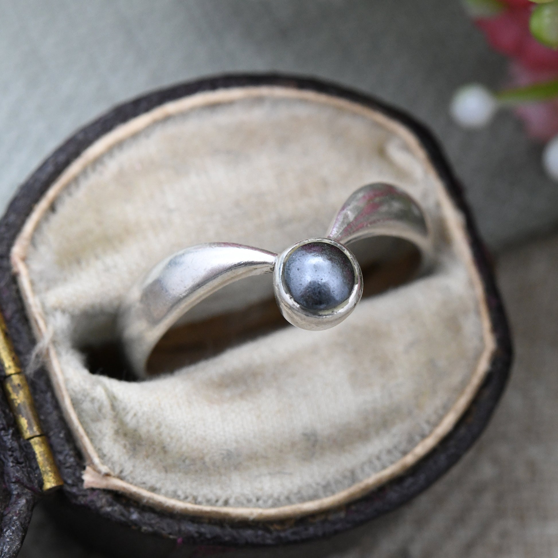 Vintage Sterling Silver Hematite Wishbone Ring - Cabochon Black Gemstone | Unisex Statement Ring | UK Size - P 1/2 | US Size - 8