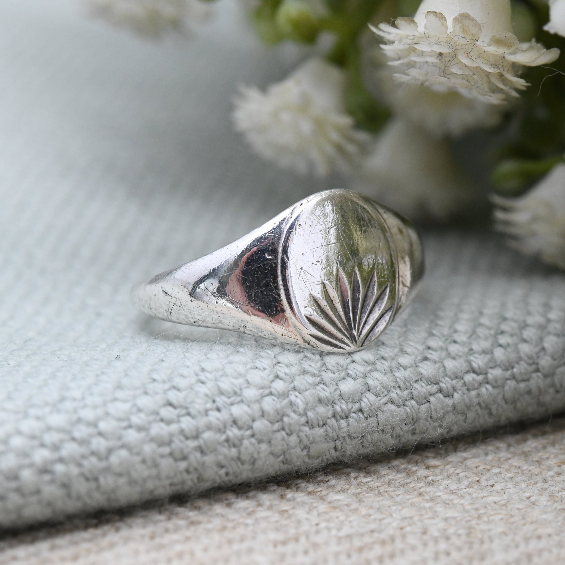 Vintage Sterling Silver Signet Ring with Minimal Diamond Cut Leaf Design - Unisex Everyday Silver | UK Size - M 1/2 | US Size - 6 1/2