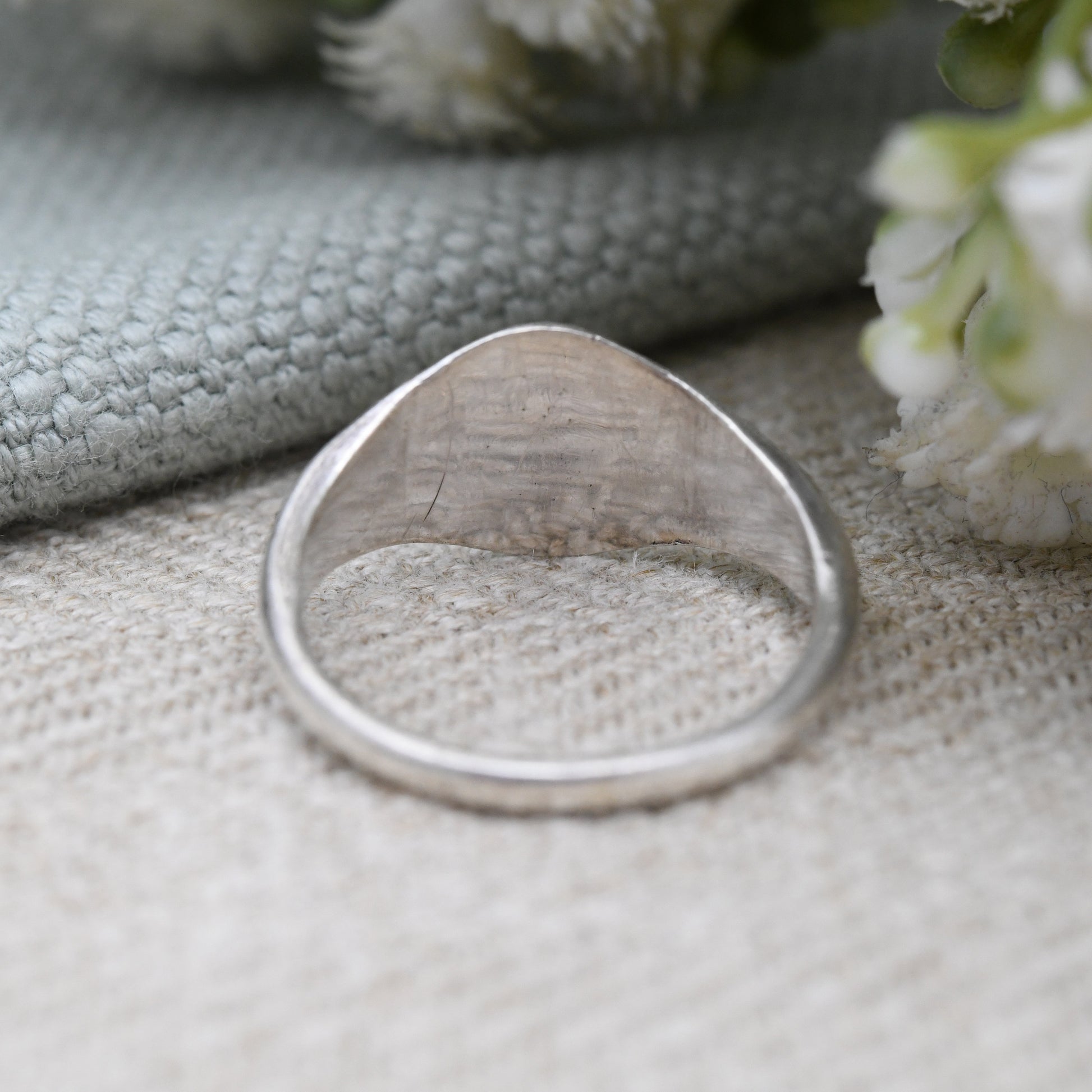 Vintage Sterling Silver Signet Ring with Minimal Diamond Cut Leaf Design - Unisex Everyday Silver | UK Size - M 1/2 | US Size - 6 1/2