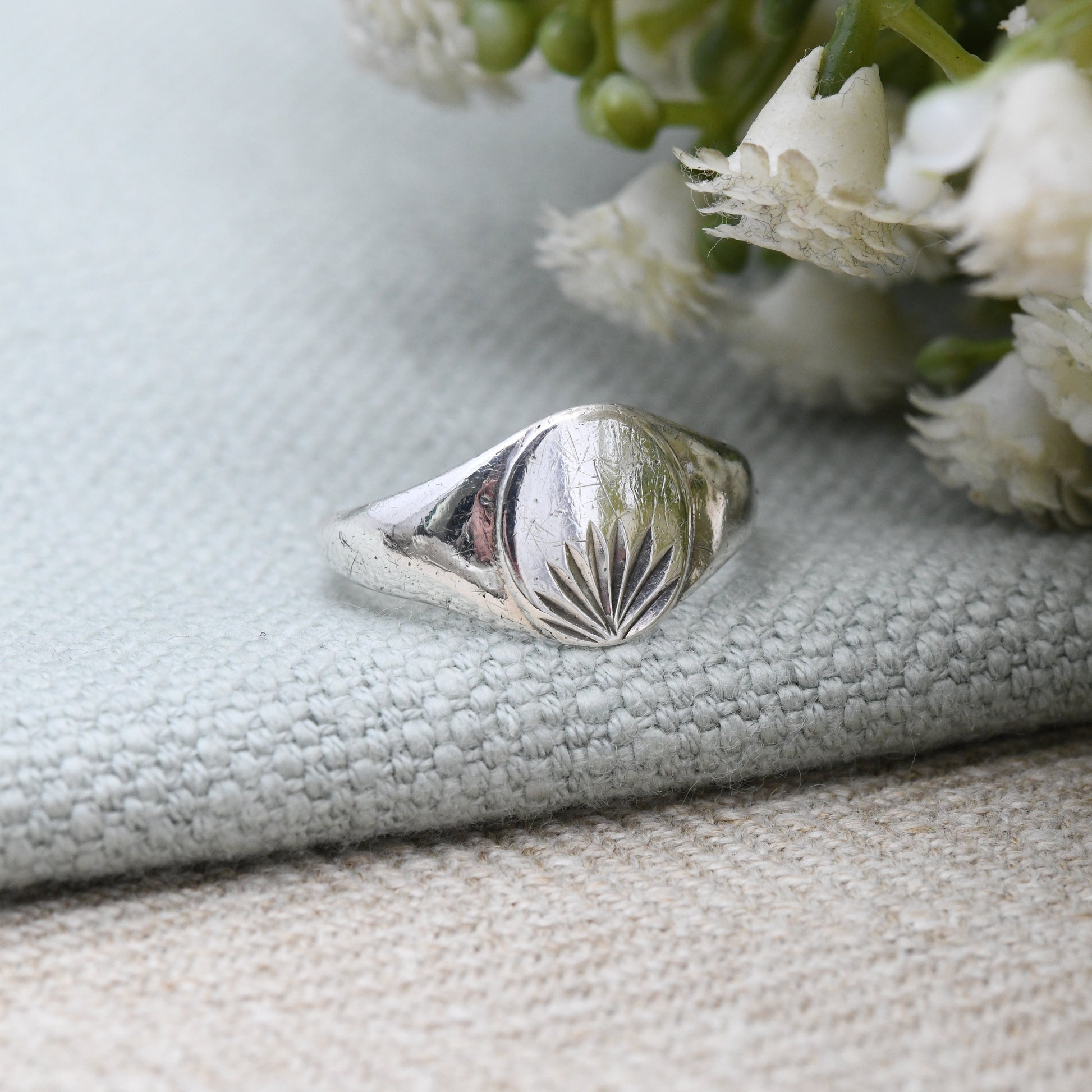 Vintage Sterling Silver Signet Ring with Minimal Diamond Cut Leaf Design - Unisex Everyday Silver | UK Size - M 1/2 | US Size - 6 1/2