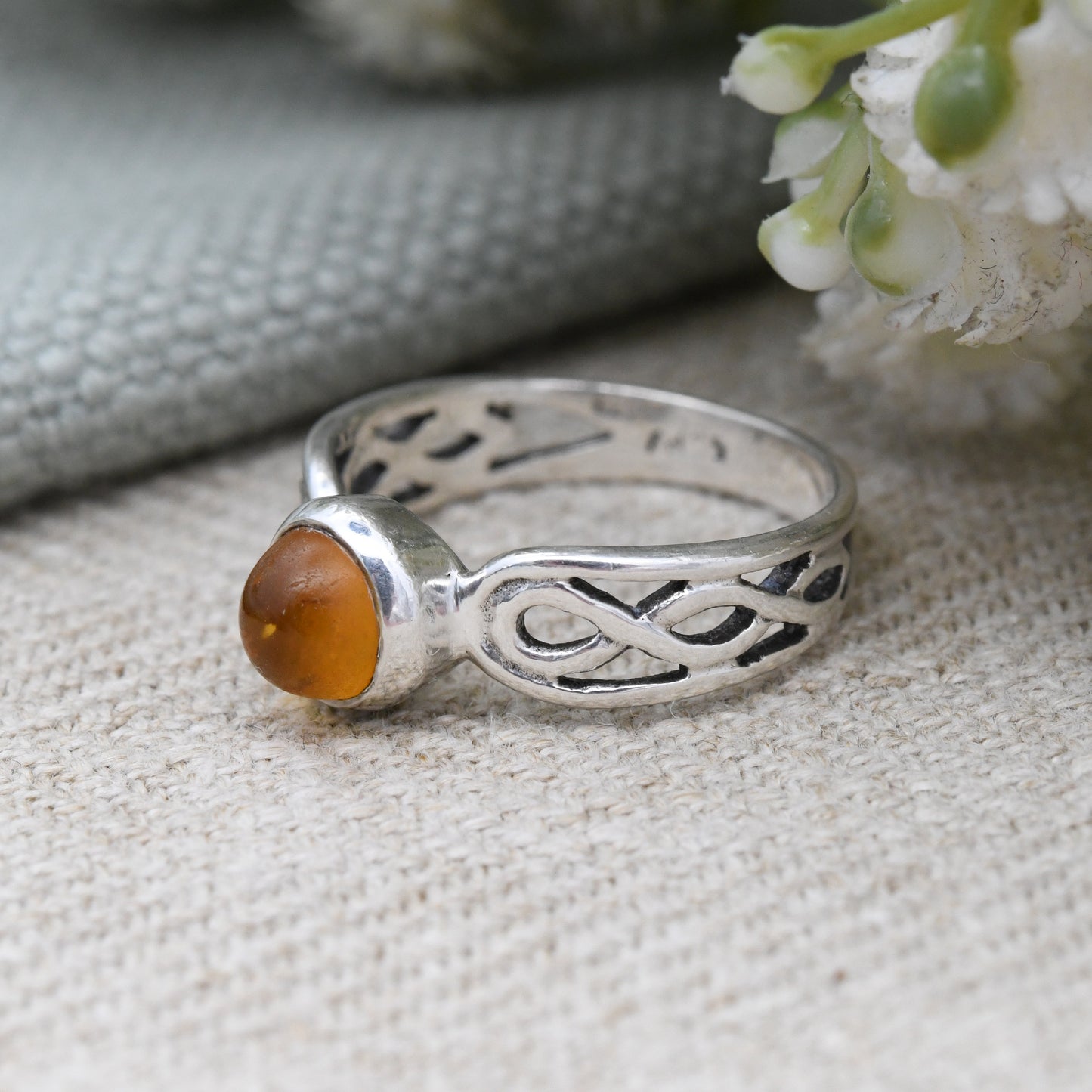 Vintage Sterling Silver Amber Ring with Celtic Knot Shoulders by Kit Heath 1990s - Pretty Twist Solitaire | UK Size - O | US Size - 7