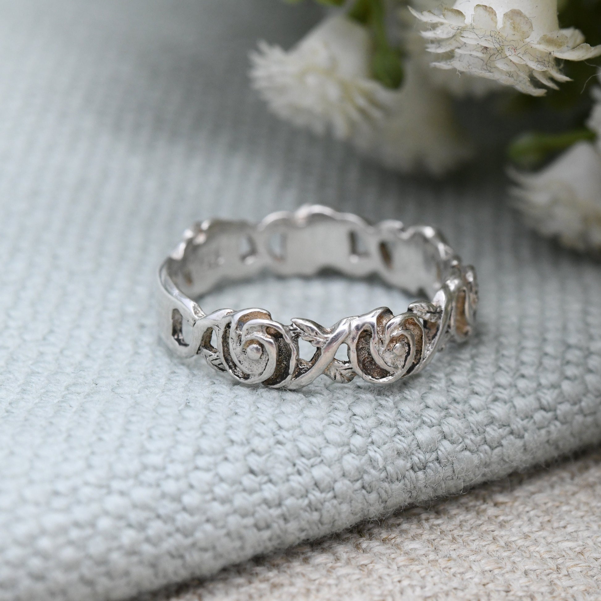 Sterling Silver Rose Band Ring Flower Form Eternity - Everyday Silver | Unisex Minimalist Jewellery | UK Size - Q | US Size - 8