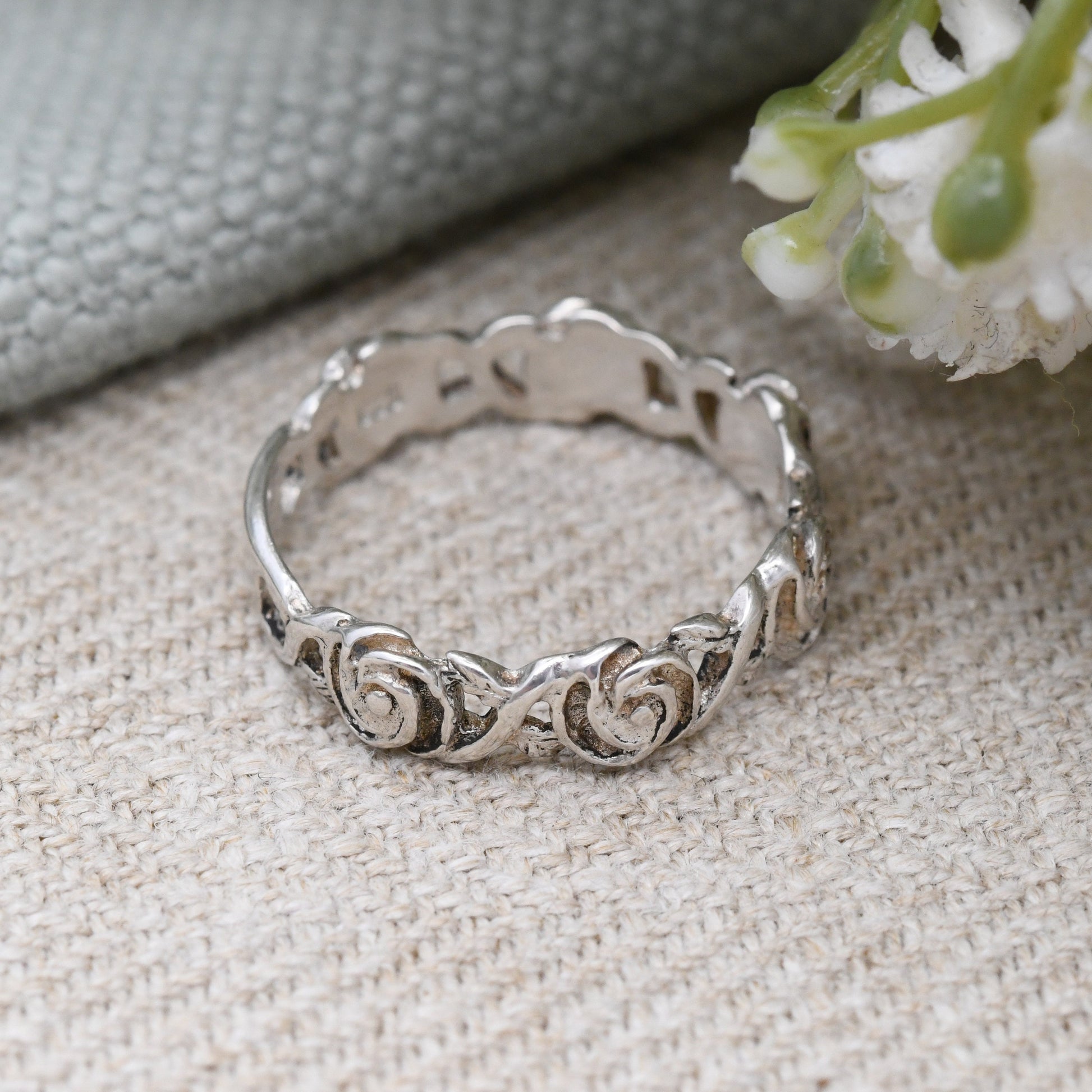 Sterling Silver Rose Band Ring Flower Form Eternity - Everyday Silver | Unisex Minimalist Jewellery | UK Size - Q | US Size - 8